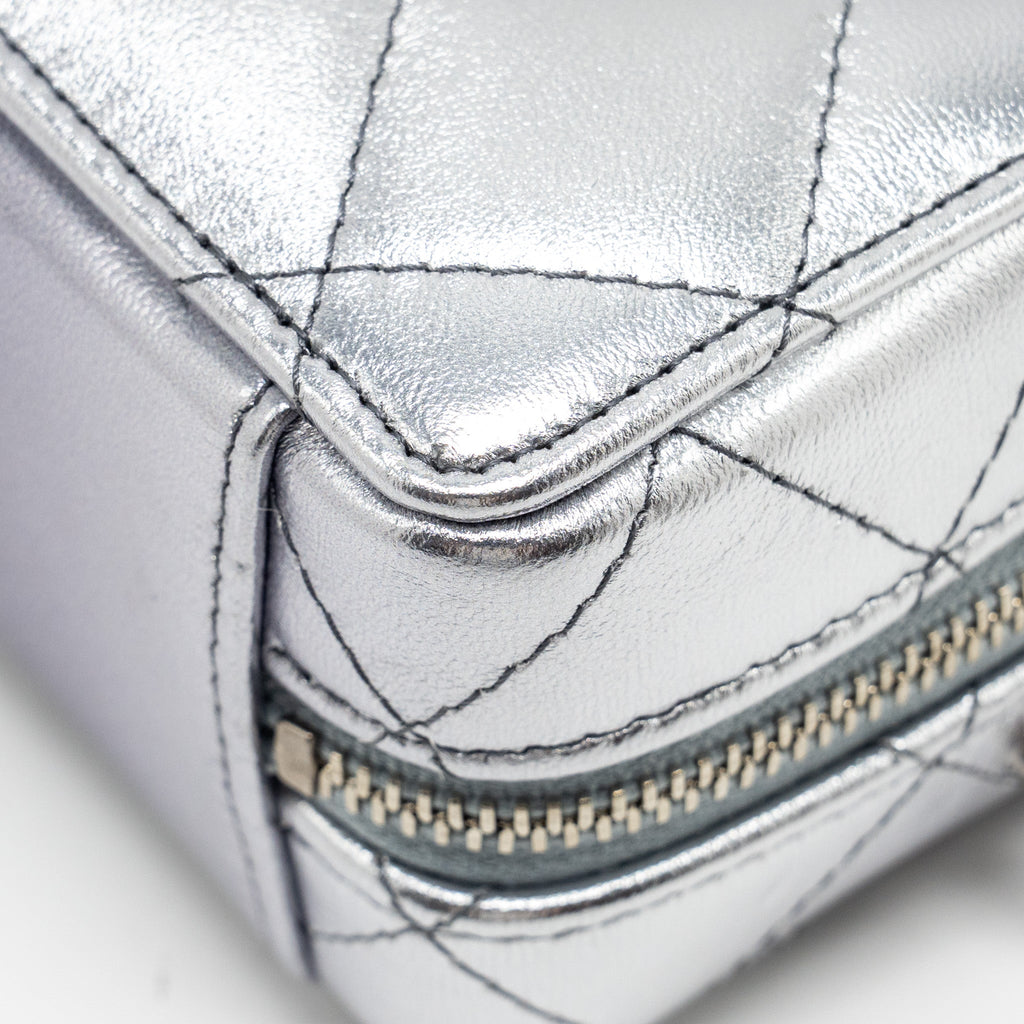 CHANEL MINI VANITY WITH GIANT CHAIN LAMBSKIN METALLIC GREY SHW
