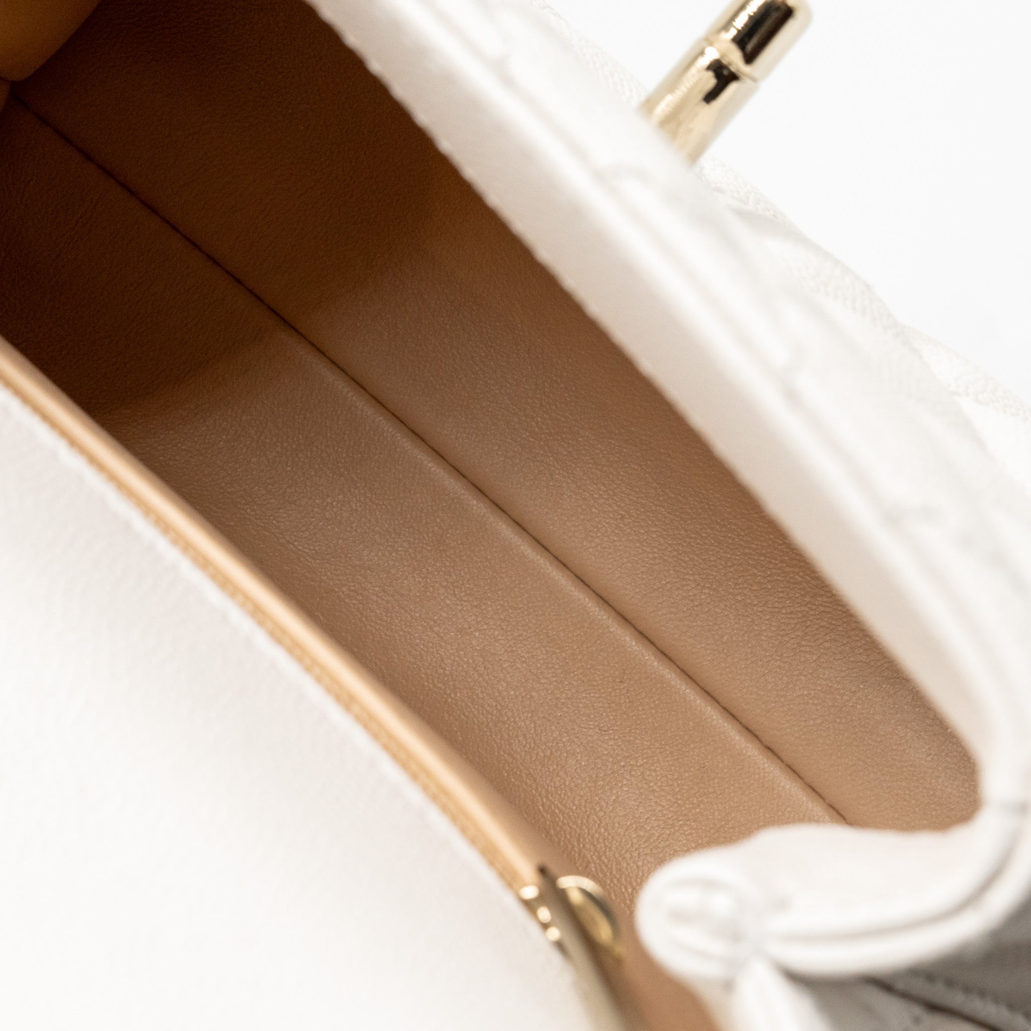 CHANEL MINI COCO HANDLE CAVIAR WHITE LGHW (MICROCHIP)