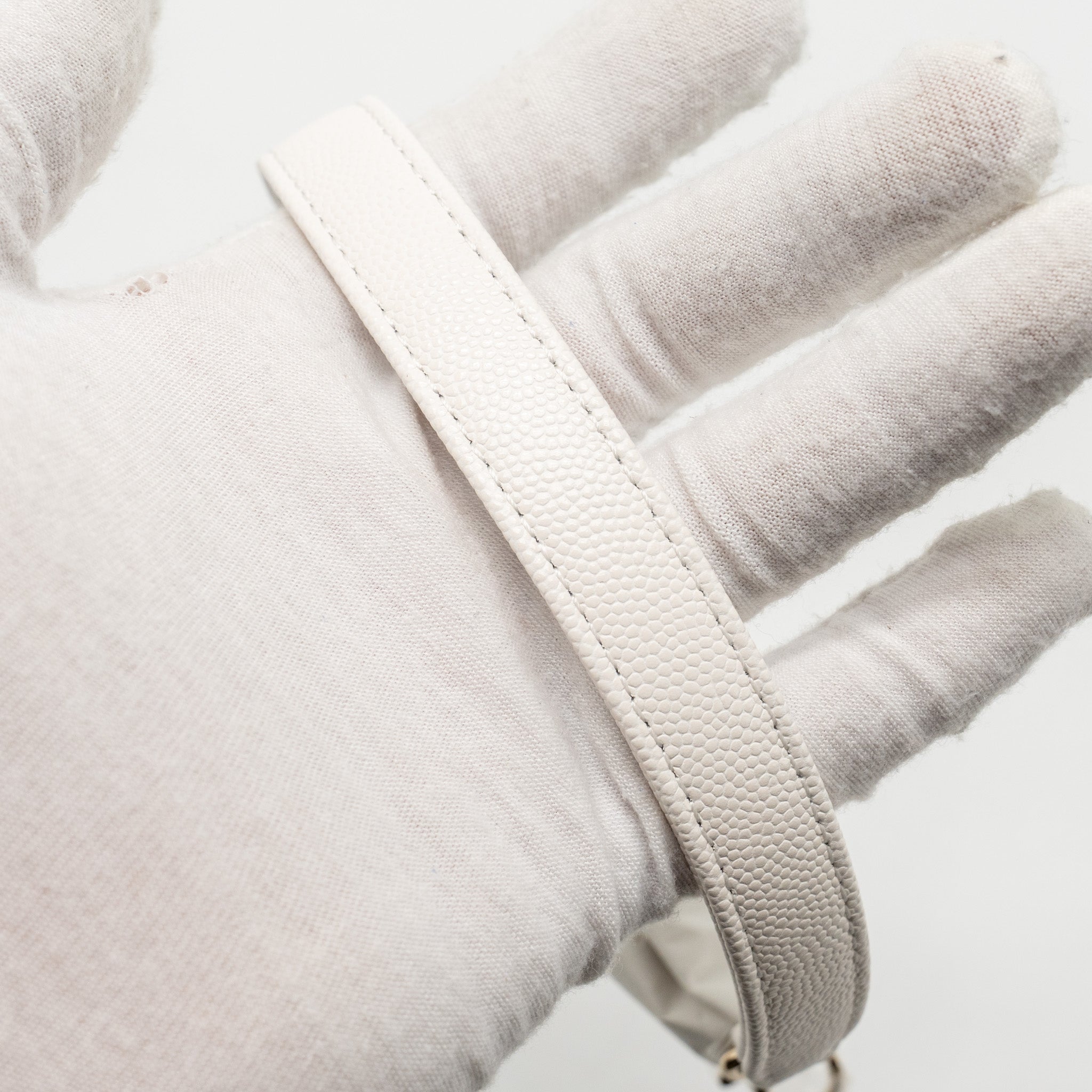 CHANEL MINI COCO HANDLE CAVIAR WHITE LGHW (MICROCHIP)