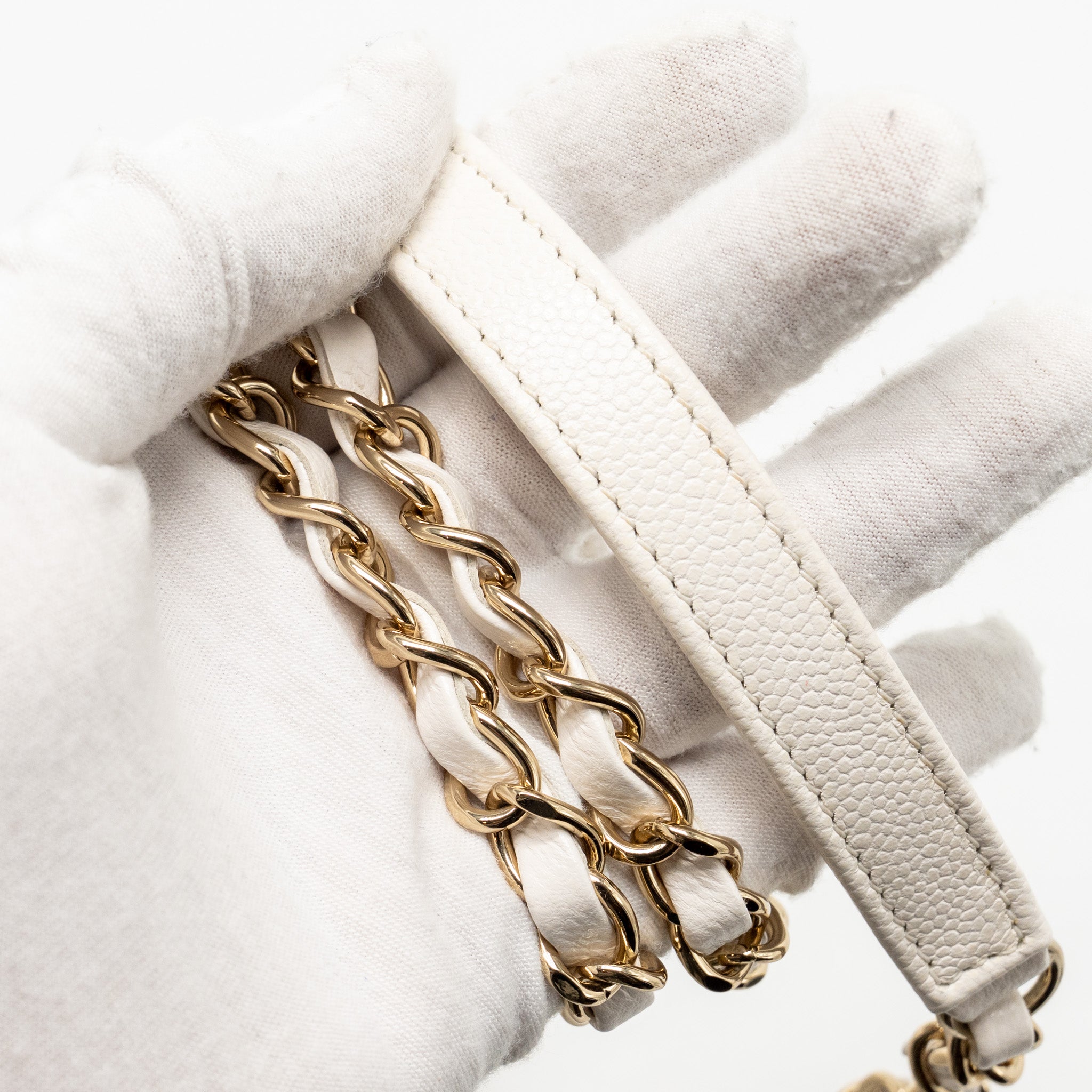 CHANEL MEDIUM BUSINESS AFFINITY CAVIAR WHITE LGHW