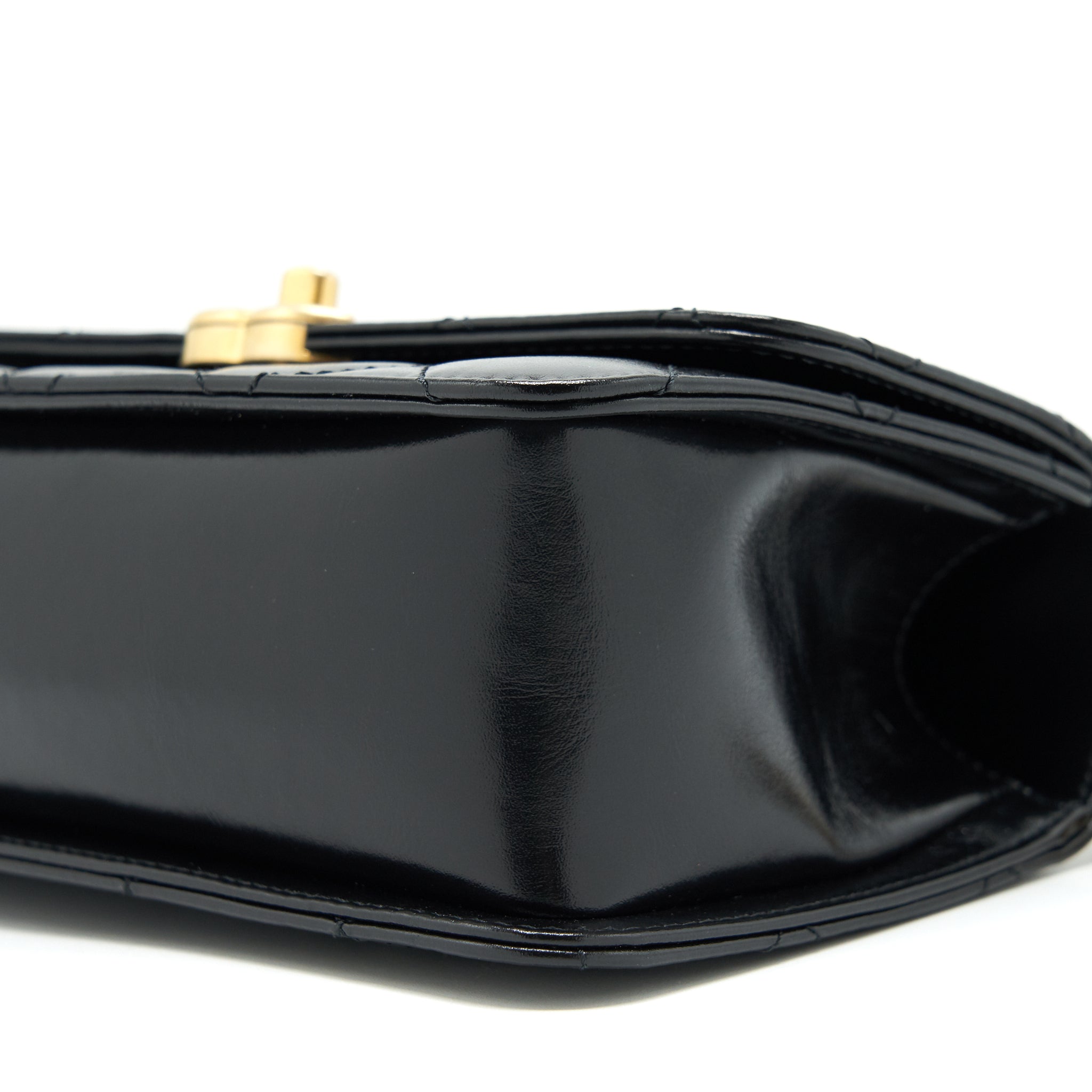 CHANEL 21A GOLD CRUSH FLAP BAG CALFSKIN BLACK GHW
