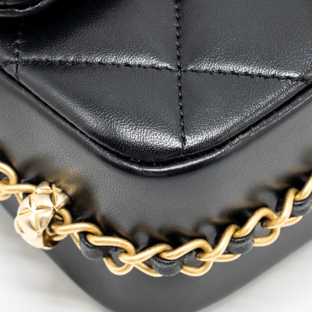 CHANEL QUILTED FLAP BAG WITH DETAILED LOGO AND CHAIN LAMBSKIN BLACK GHW (MICROCHIP)