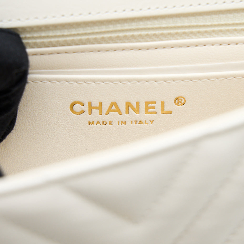 CHANEL MINI 2.55 REISSUE CHEVRON FLAP BAG AGED CALFSKIN WHITE BRUSHED GHW (MICROCHIP)