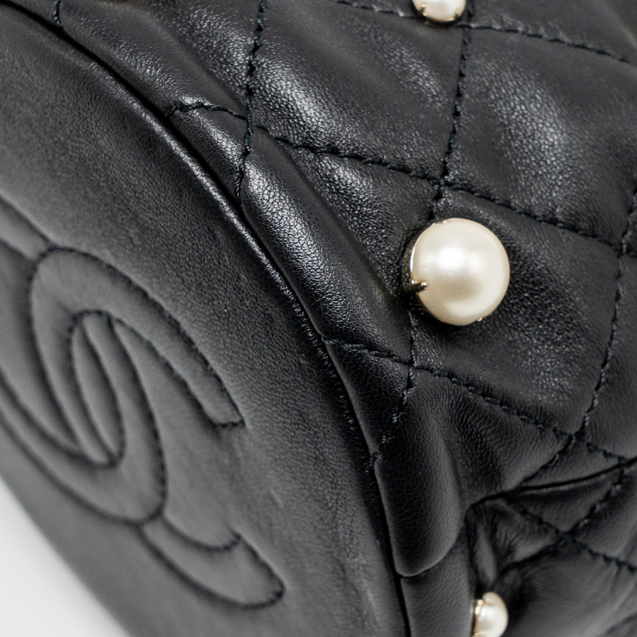 CHANEL ABOUT PEARLS QUILTED DRAWSTRING BUCKET BAG LAMBSKIN BLACK LGHW