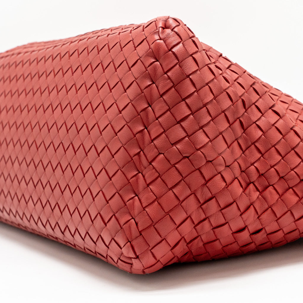BOTTEGA VENETA INTRECCIATO CHAIN SHOULDER BAG LEATHER RED/BLACK WITH BLACK HARDWARE