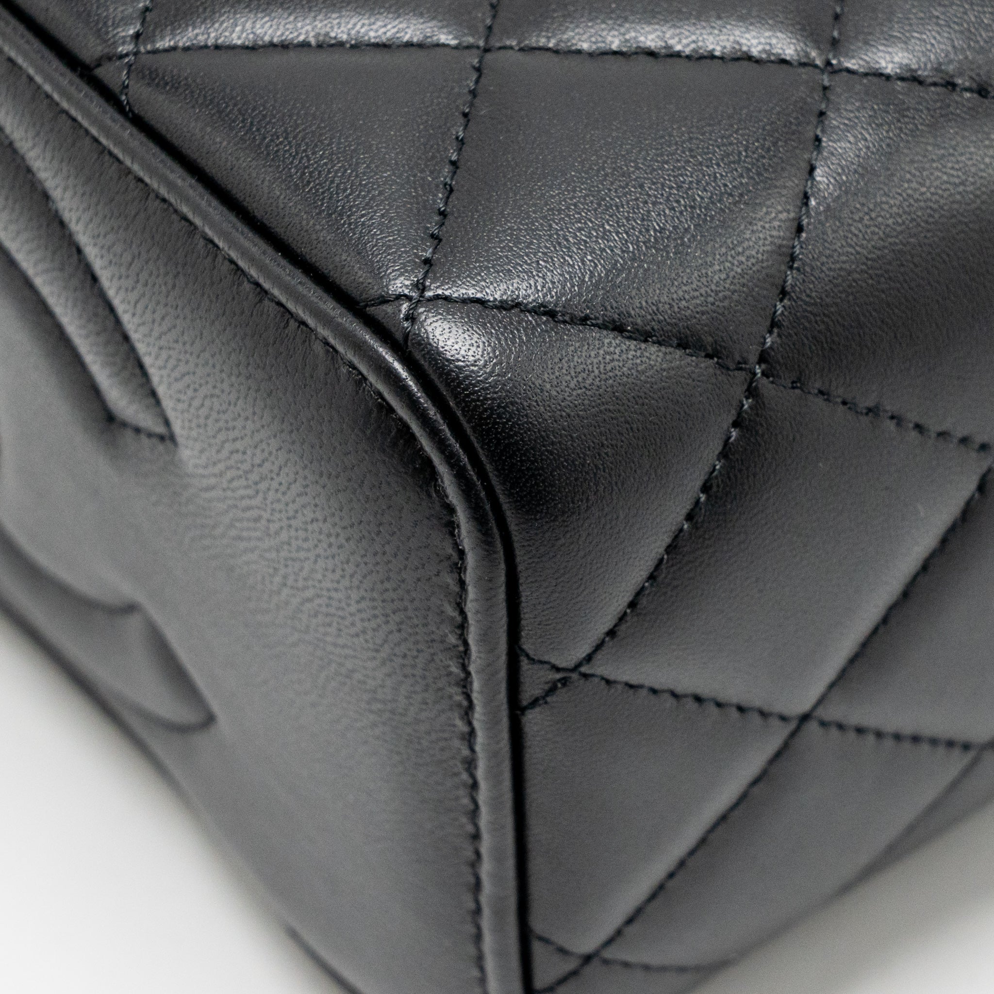 CHANEL PEARL CRUSH LONG VANITY CASE LAMBSKIN BLACK GHW (MICROCHIP)