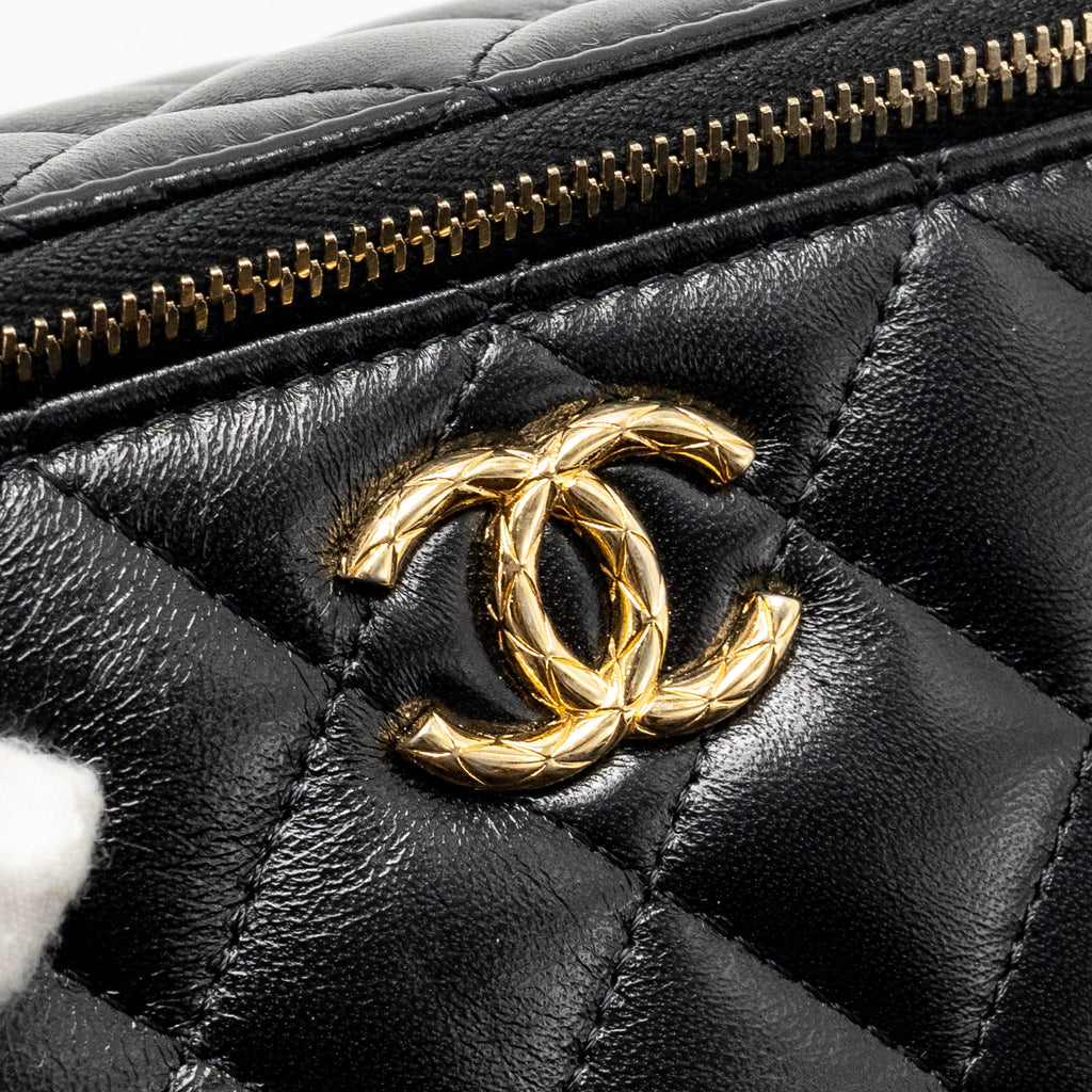 CHANEL LONG VANITY WITH CHAIN DETAIL CC LOGO LAMBSKIN BLACK GHW(MICROCHIP)