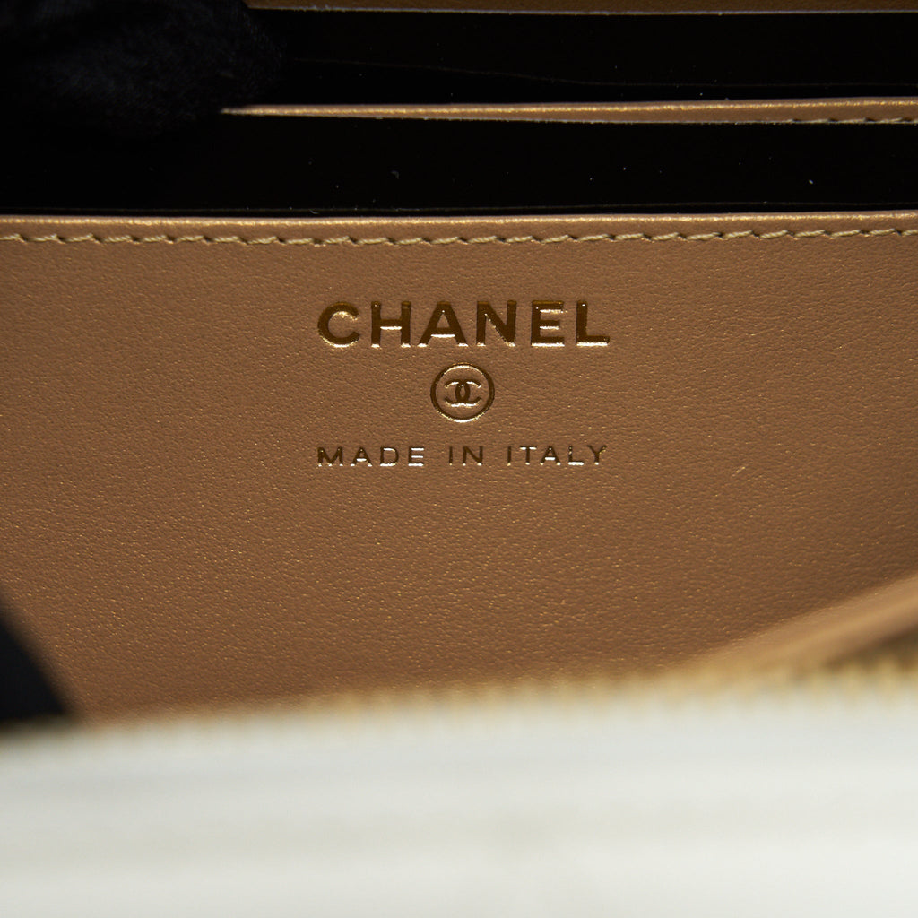 CHANEL 21K SMALL METAL PLATE VANITY WITH CHAIN LAMBSKIN WHITE GHW