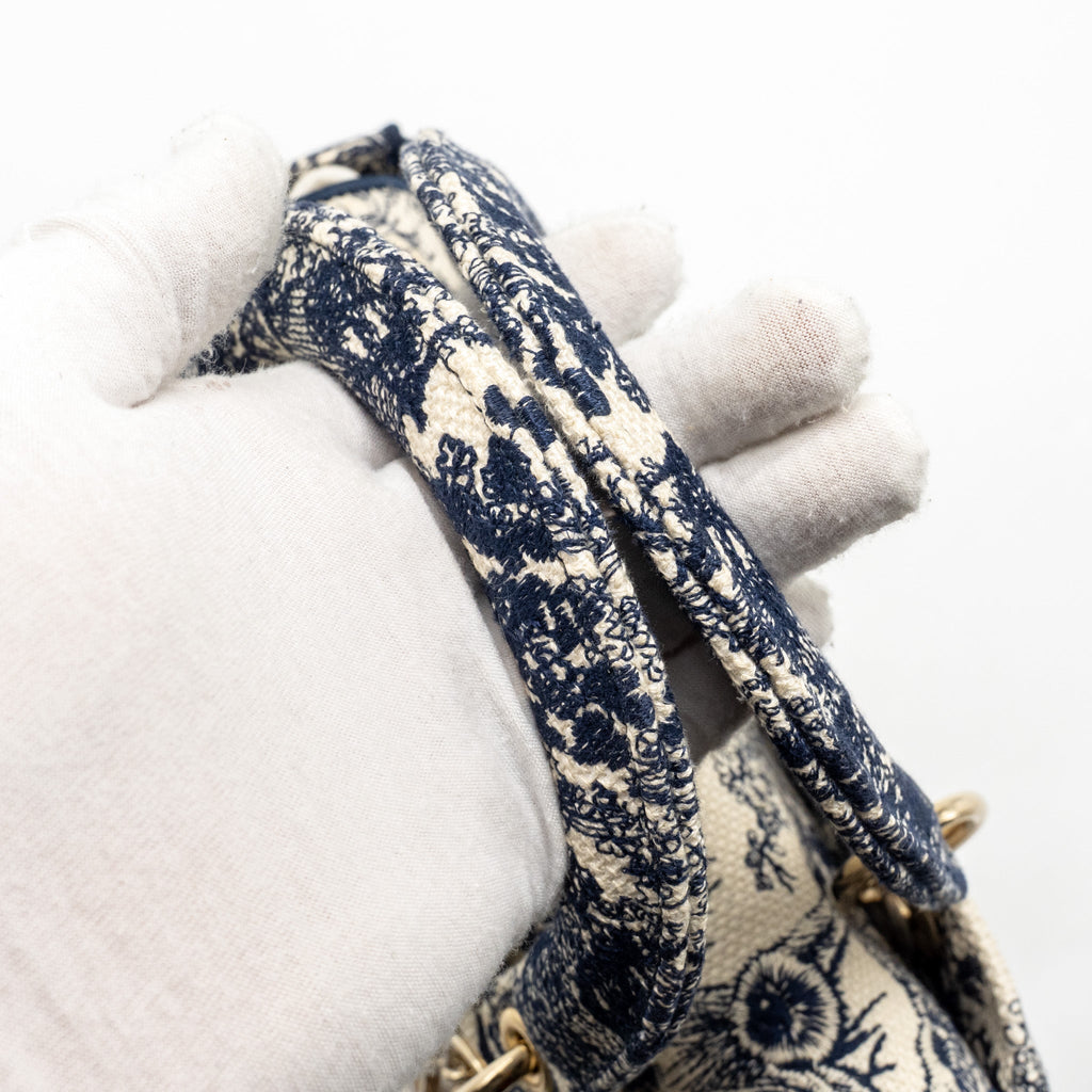 DIOR MEDIUM LADY D-LITE BAG TOILE DE JOUY EMBROIDERY BLUE LGHW