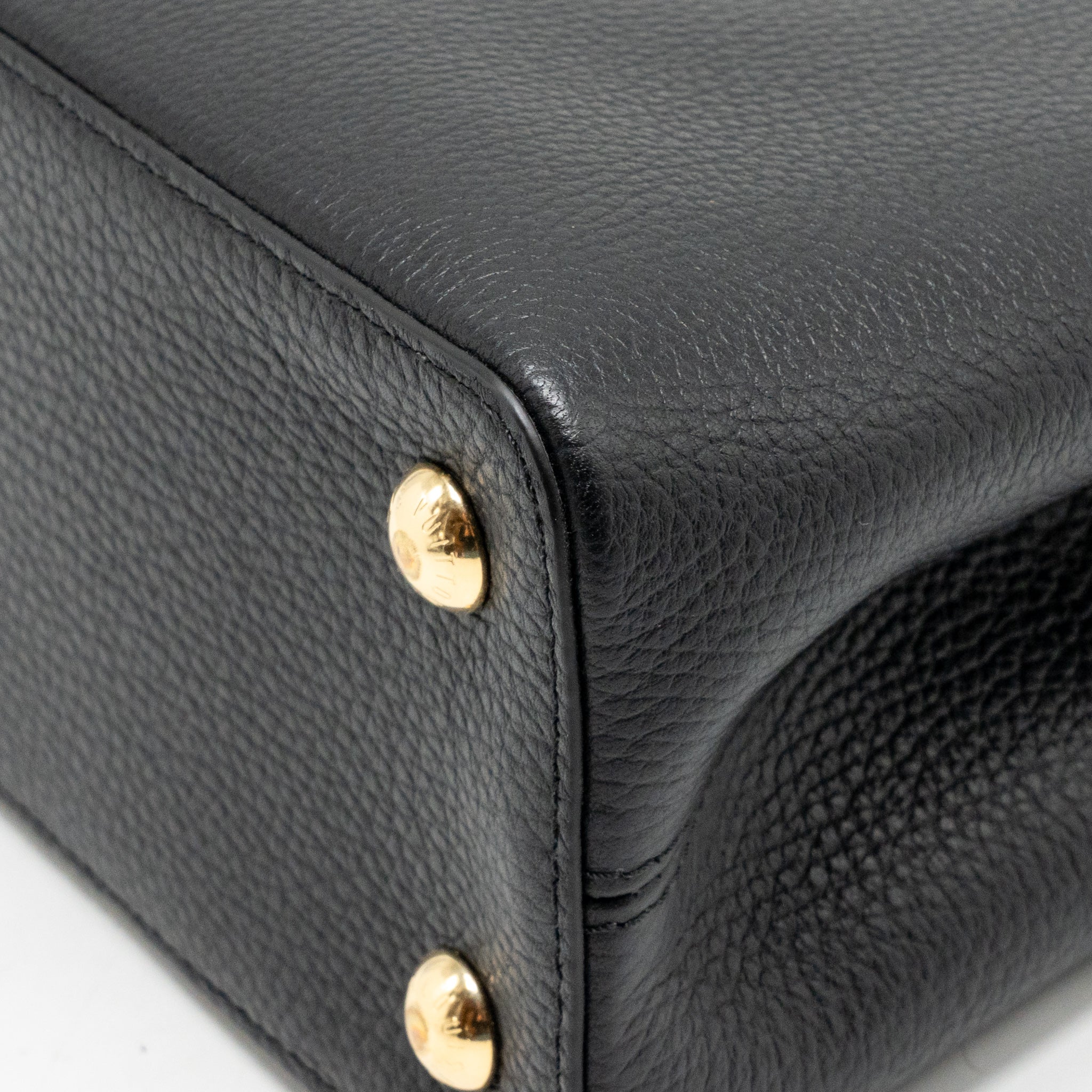 LOUIS VUITTON CAPUCINES MM TAURILLON LEATHER BLACK GHW