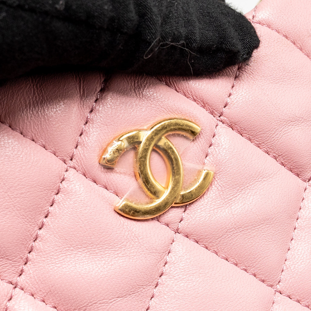 CHANEL 22K HOBO BAG WITH LOGO CHAIN LAMBSKIN PINK GHW (MICROCHIP)