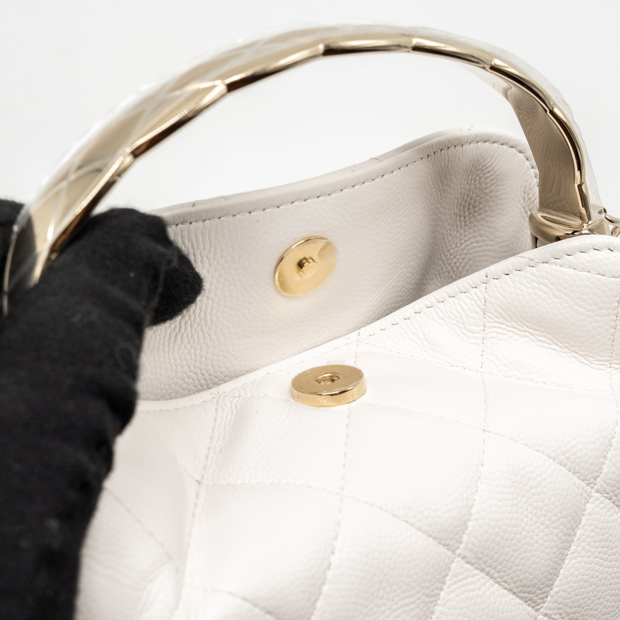 CHANEL 25S COCO CRUSH HANDLE BAG CAVIAR WHITE LGHW (MICROCHIP)