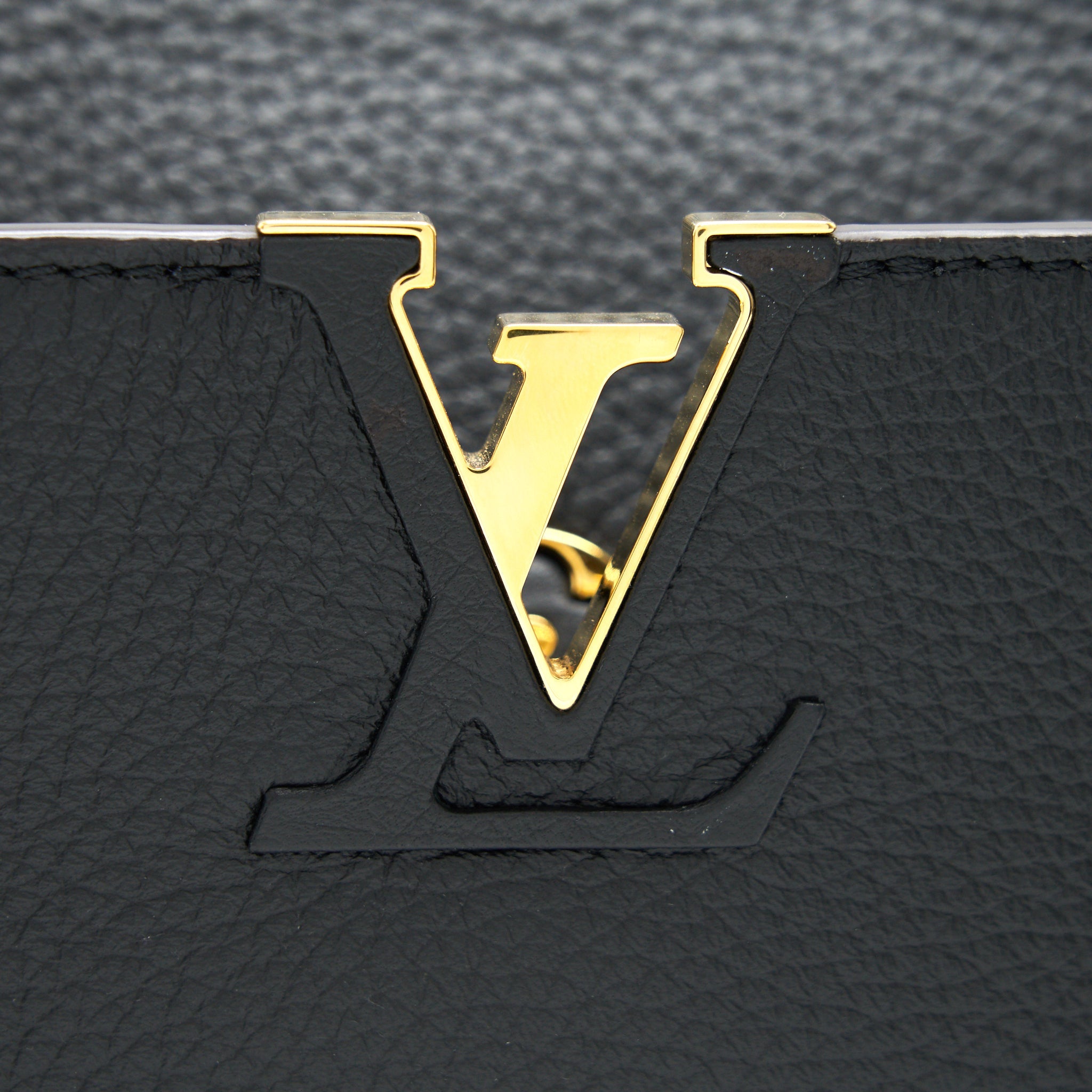 LOUIS VUITTON CAPUCINES BB BLACK
