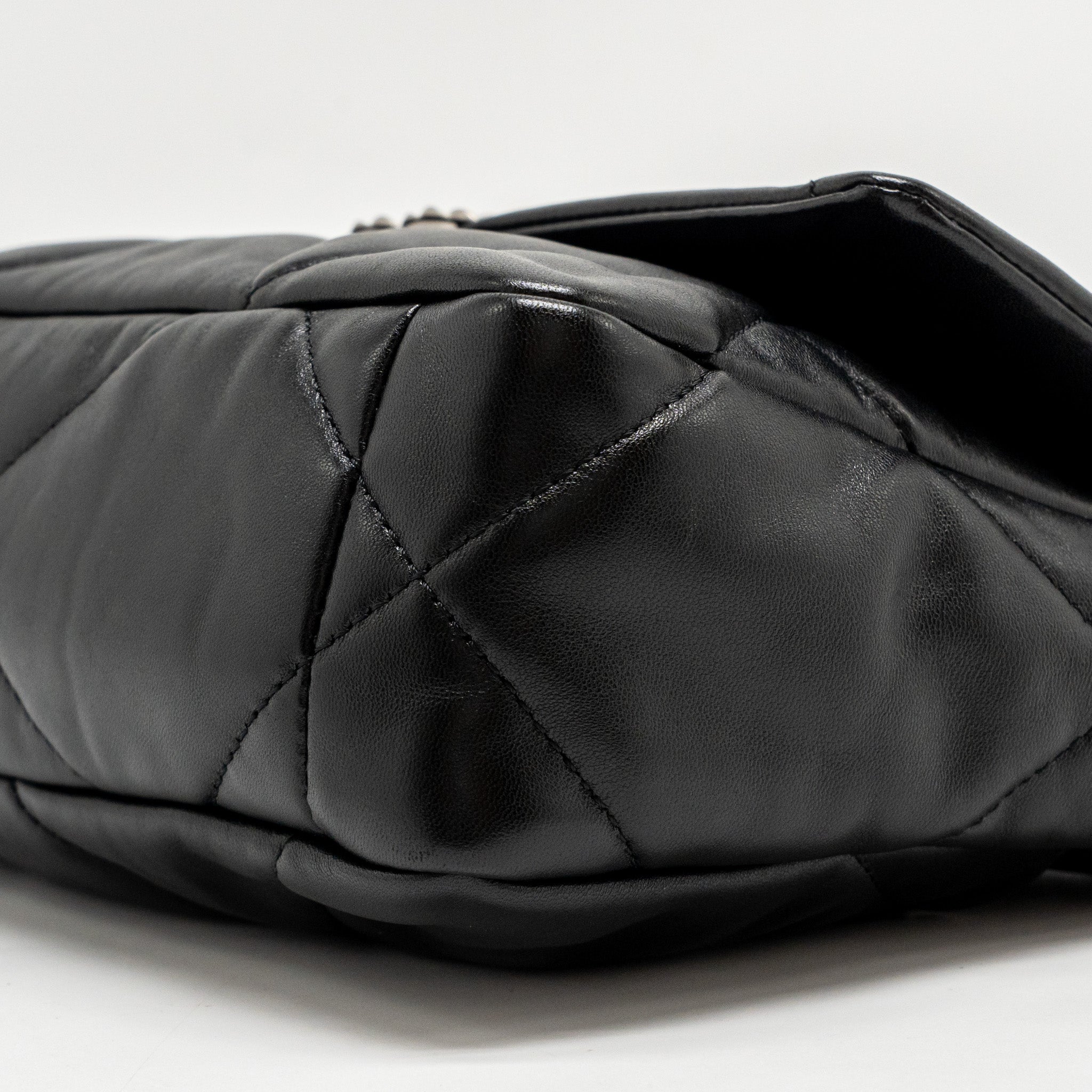 CHANEL SMALL 19 BAG LAMBSKIN BLACK MULTICOLOUR HARDWARE (MICROCHIP)