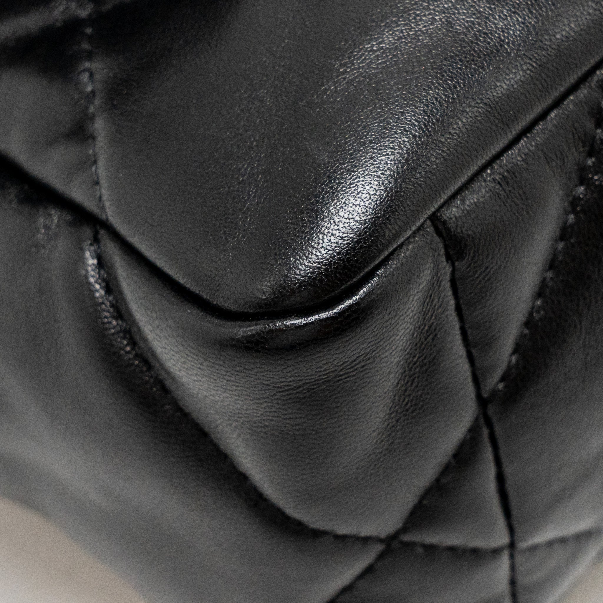 CHANEL SMALL 19 BAG LAMBSKIN BLACK MULTICOLOUR HARDWARE (MICROCHIP)
