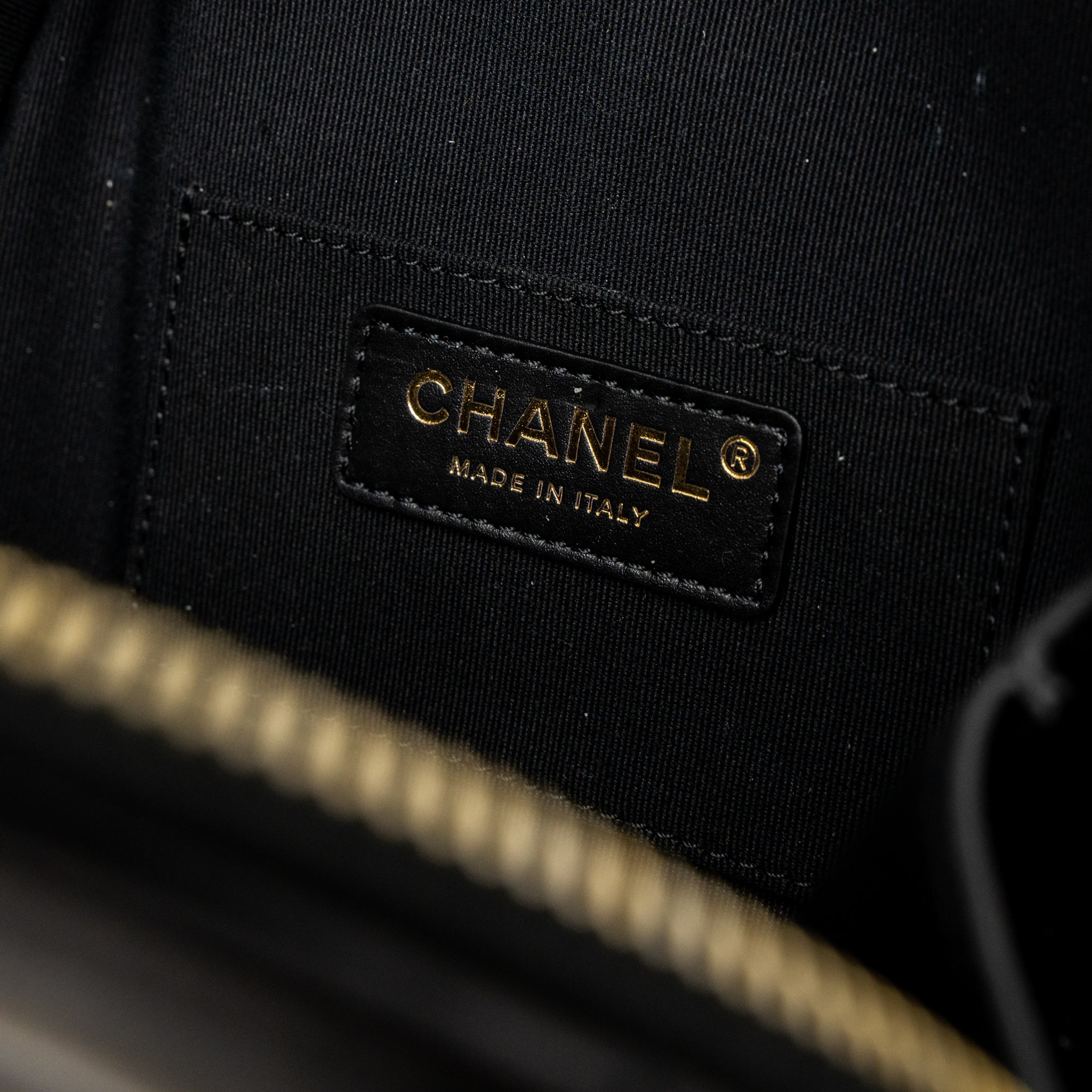 CHANEL ROUND VANITY WITH ROUND HANDLE CROSSBODY BAG LAMBSKIN BLACK GHW (MICROCHIP)