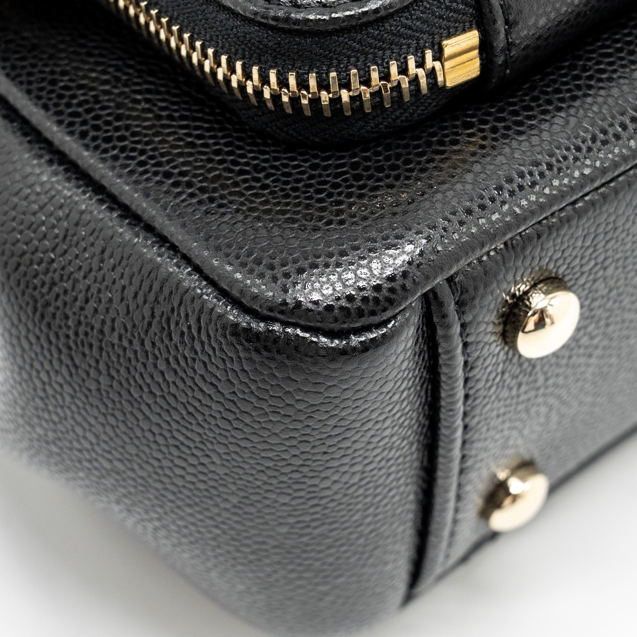 CHANEL MEDIUM BUSINESS AFFINITY CAVIAR BLACK LGHW (MICROCHIP)