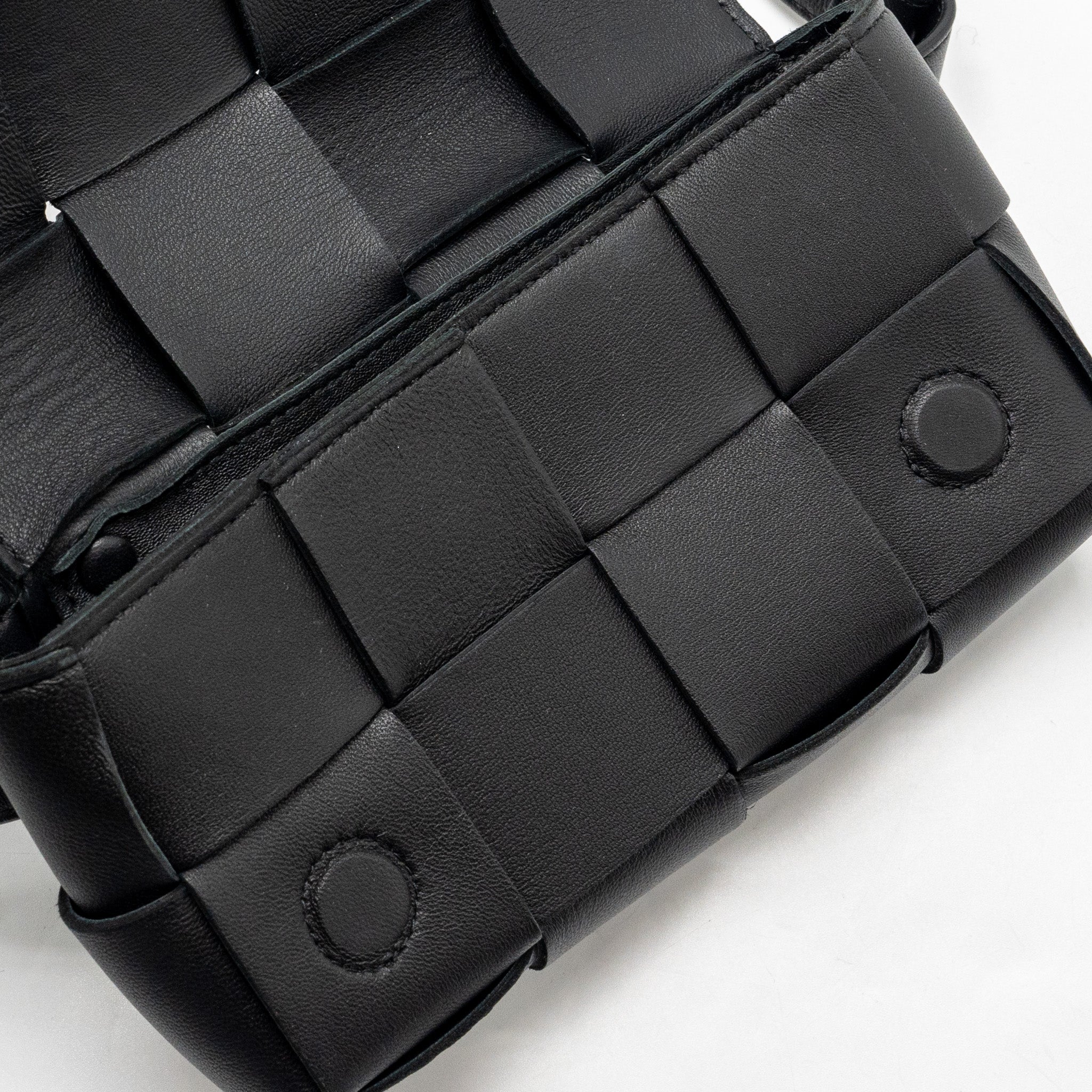 BOTTEGA VENETA CASSETTE BELT BAG LAMBSKIN BLACK GHW