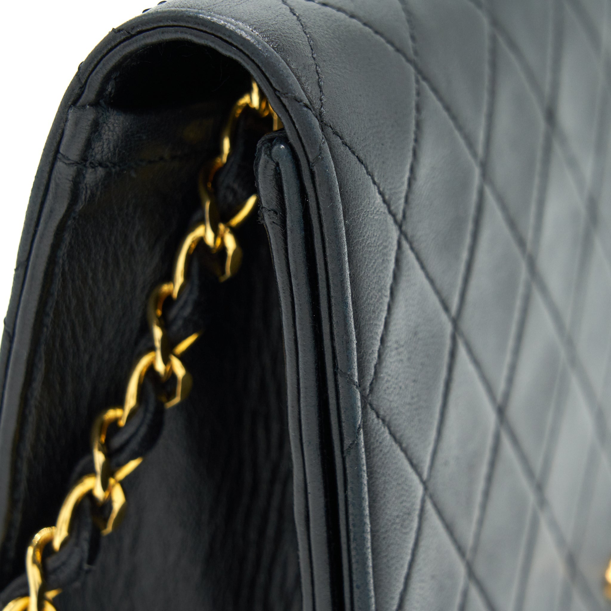 CHANEL VINTAGE QUILTED LAMBSKIN FLAP SHOULDER BAG