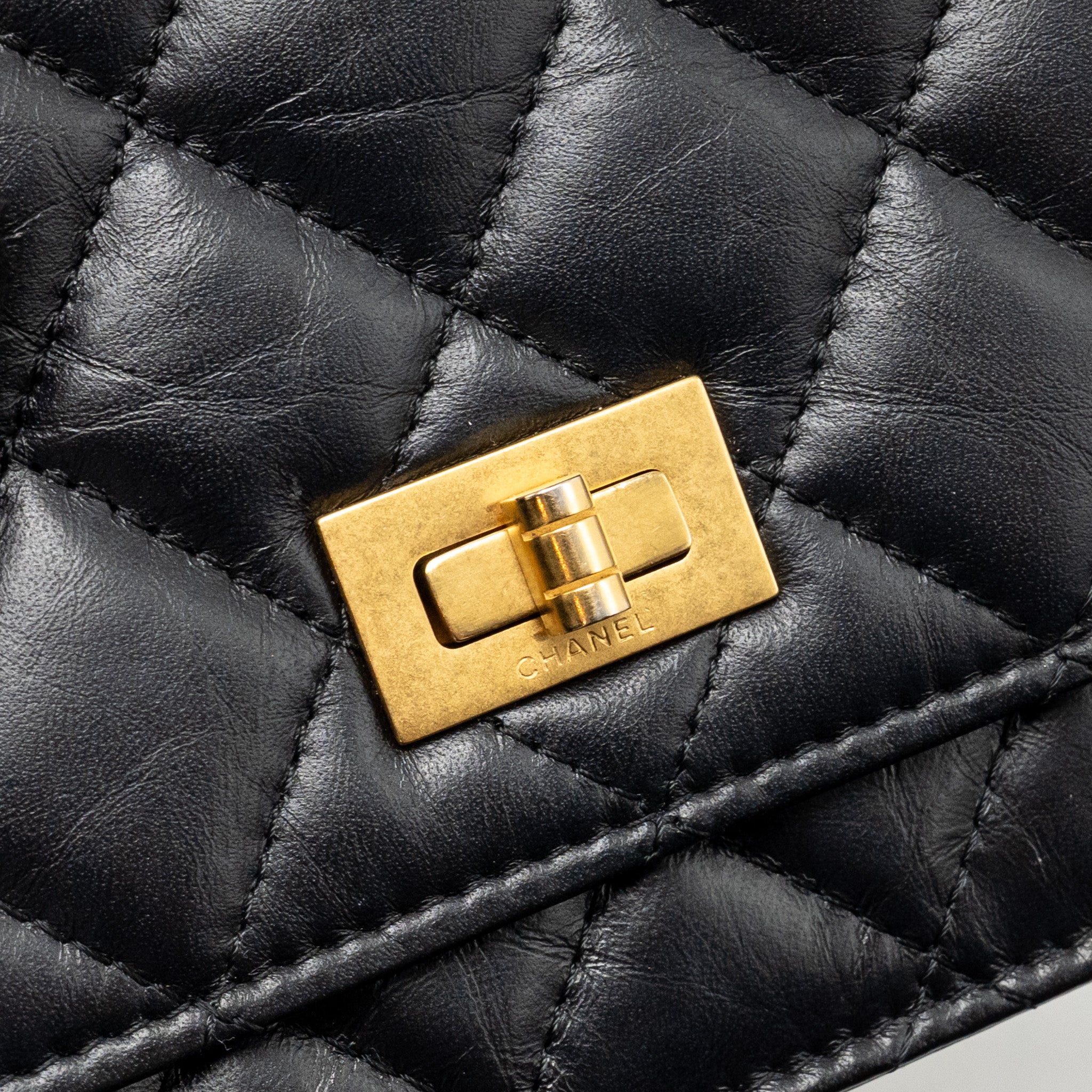 CHANEL MINI 2.55 REISSUE WALLET ON CHAIN AGED CALFSKIN BLACK GHW(MICROCHIP)