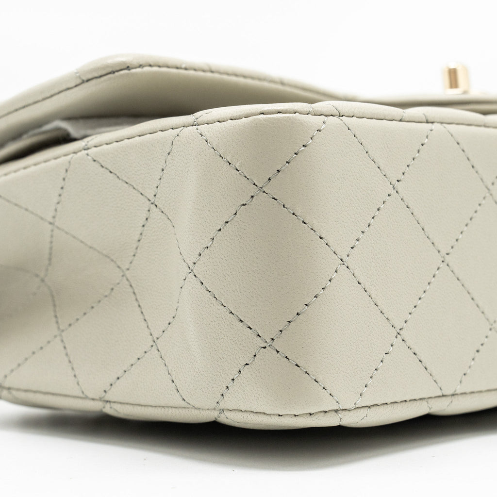 CHANEL MEDIUM CLASSIC DOUBLE FLAP BAG LAMBSKIN LIGHT GREY LGHW (MICROCHIP)