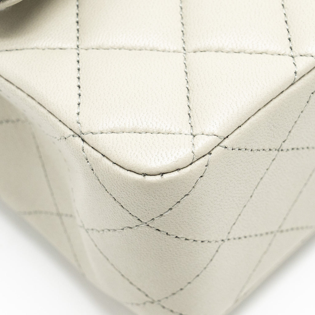 CHANEL MEDIUM CLASSIC DOUBLE FLAP BAG LAMBSKIN LIGHT GREY LGHW (MICROCHIP)
