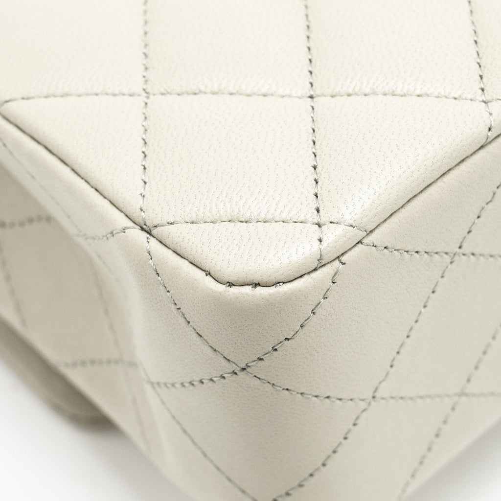 CHANEL MEDIUM CLASSIC DOUBLE FLAP BAG LAMBSKIN LIGHT GREY LGHW (MICROCHIP)
