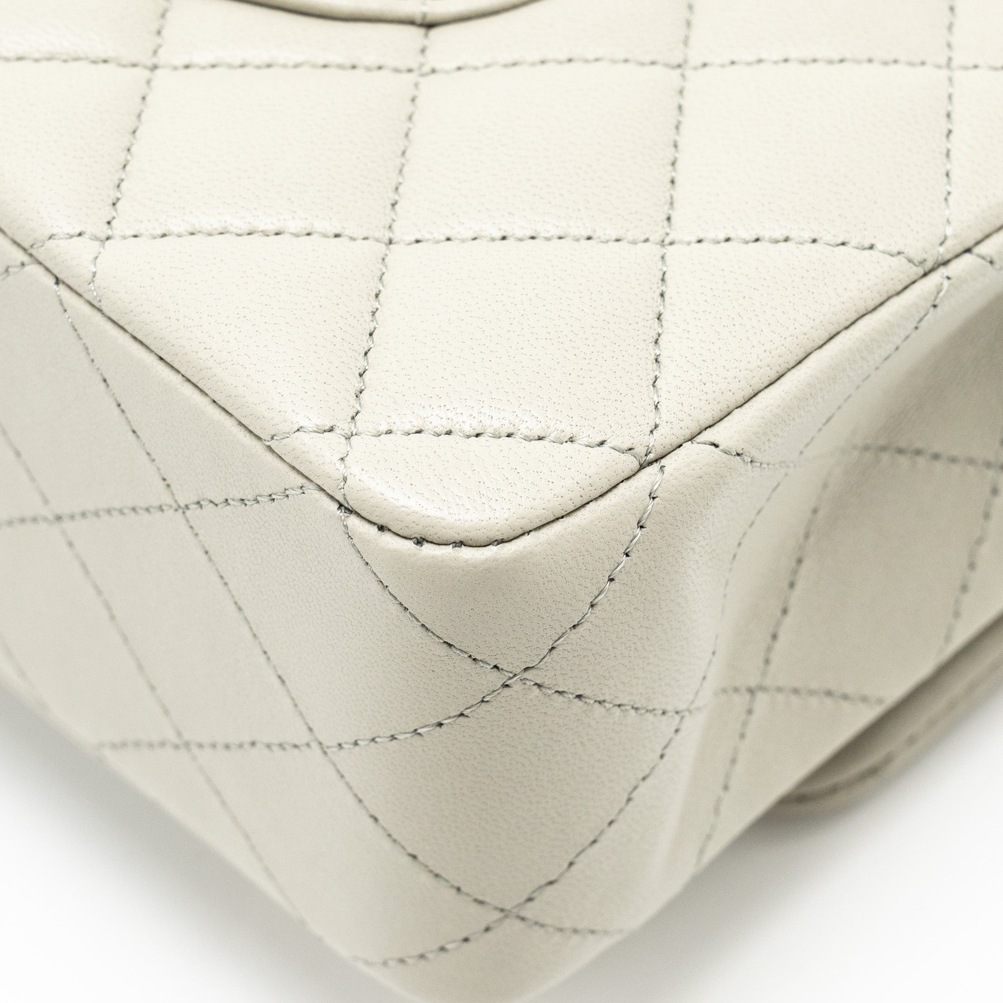 CHANEL MEDIUM CLASSIC DOUBLE FLAP BAG LAMBSKIN LIGHT GREY LGHW (MICROCHIP)