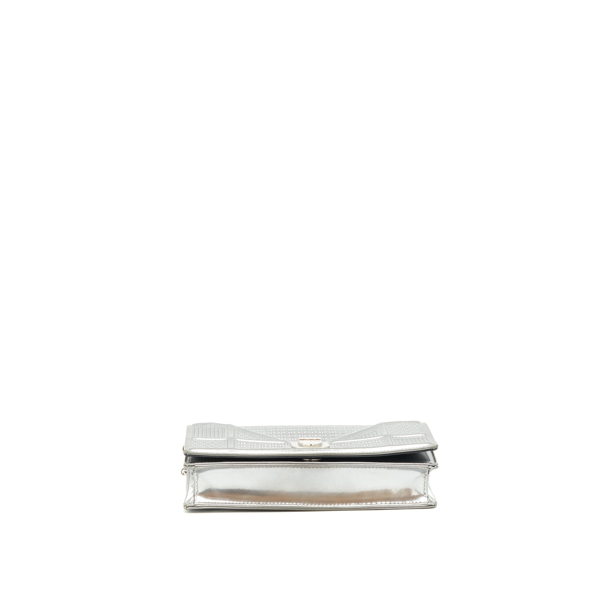 DIOR DIORAMA WALLET ON CHAIN METALLIC SILVER SHW