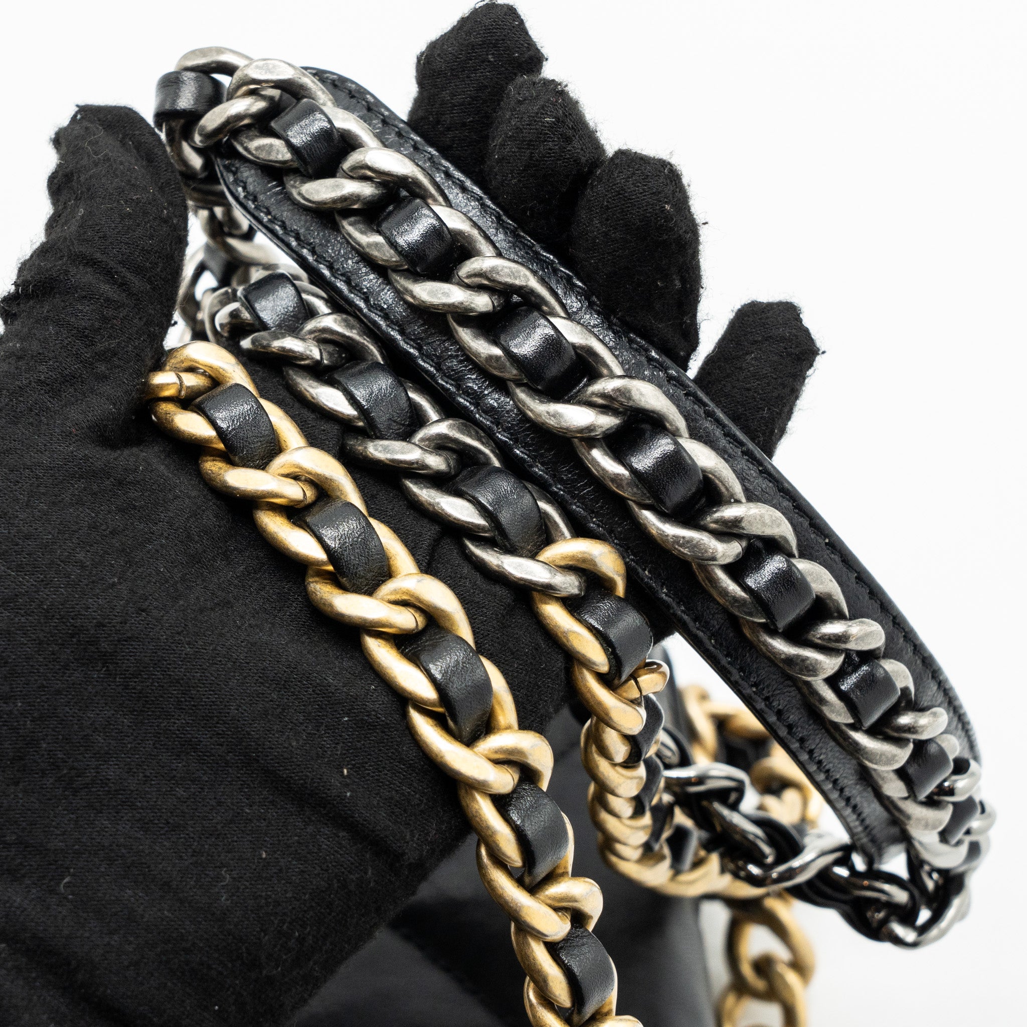 CHANEL SMALL 19 BAG GOATSKIN BLACK MULTICOLOUR HARDWARE