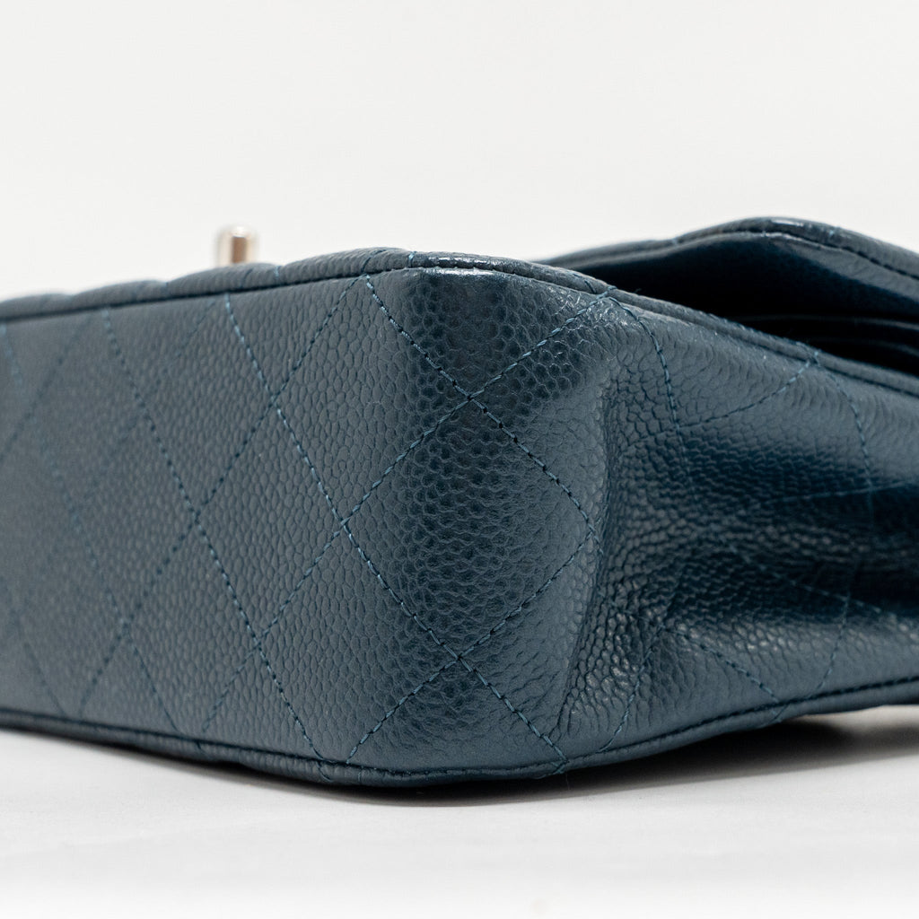 CHANNEL MEDIUM CLASSIC DOUBLE FLAP BAG CAVIAR METALLIC DARK BLUE SHW