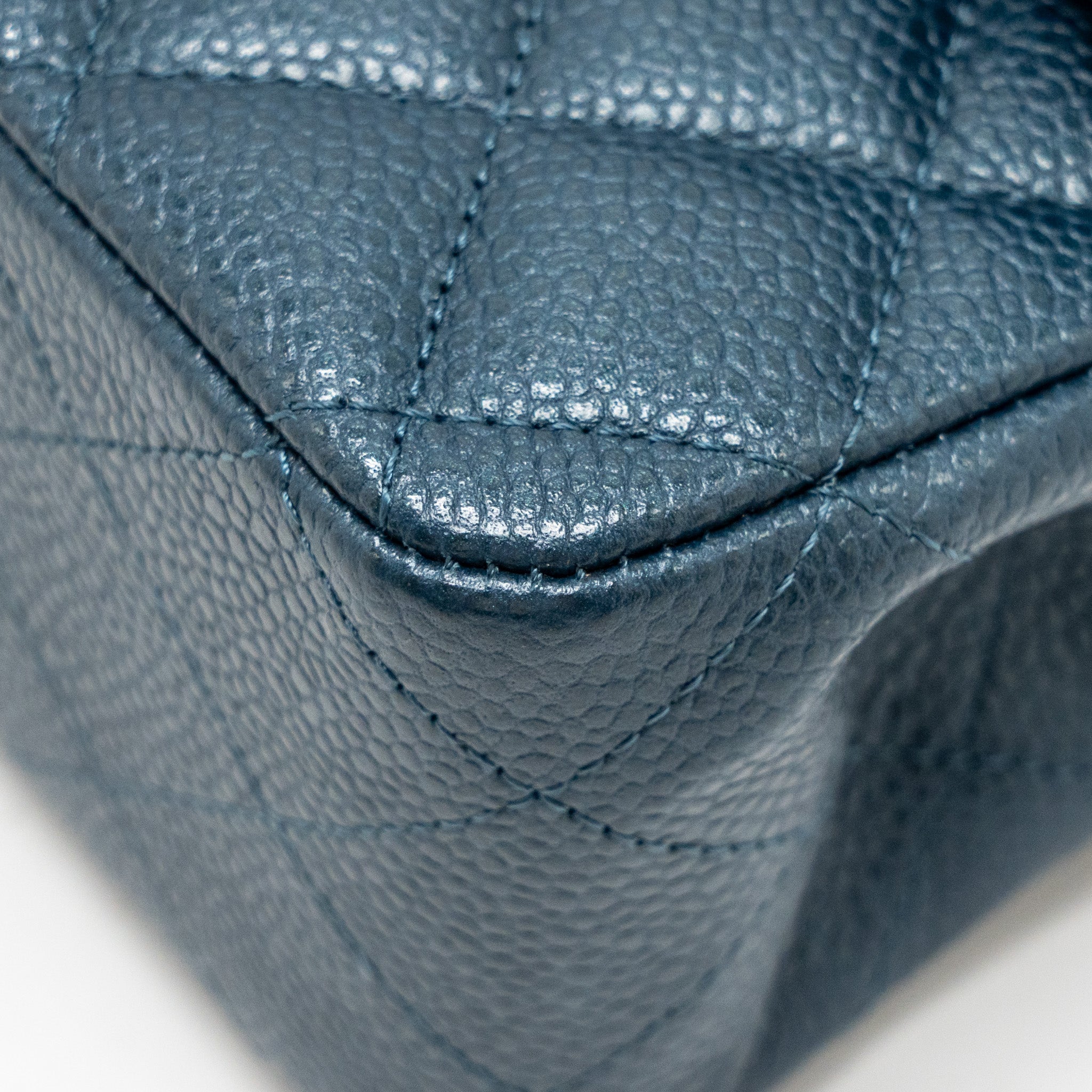 CHANNEL MEDIUM CLASSIC DOUBLE FLAP BAG CAVIAR METALLIC DARK BLUE SHW