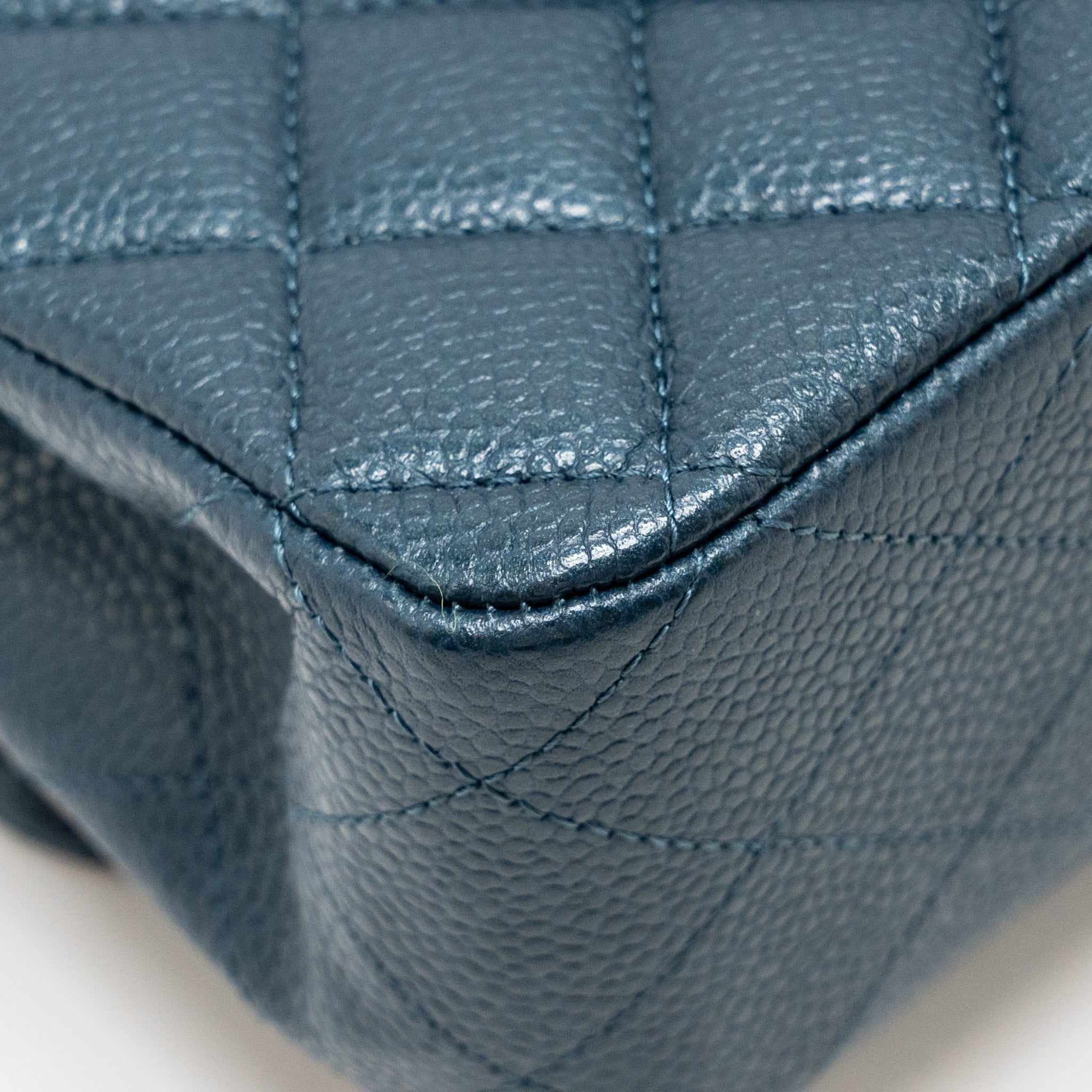 CHANNEL MEDIUM CLASSIC DOUBLE FLAP BAG CAVIAR METALLIC DARK BLUE SHW