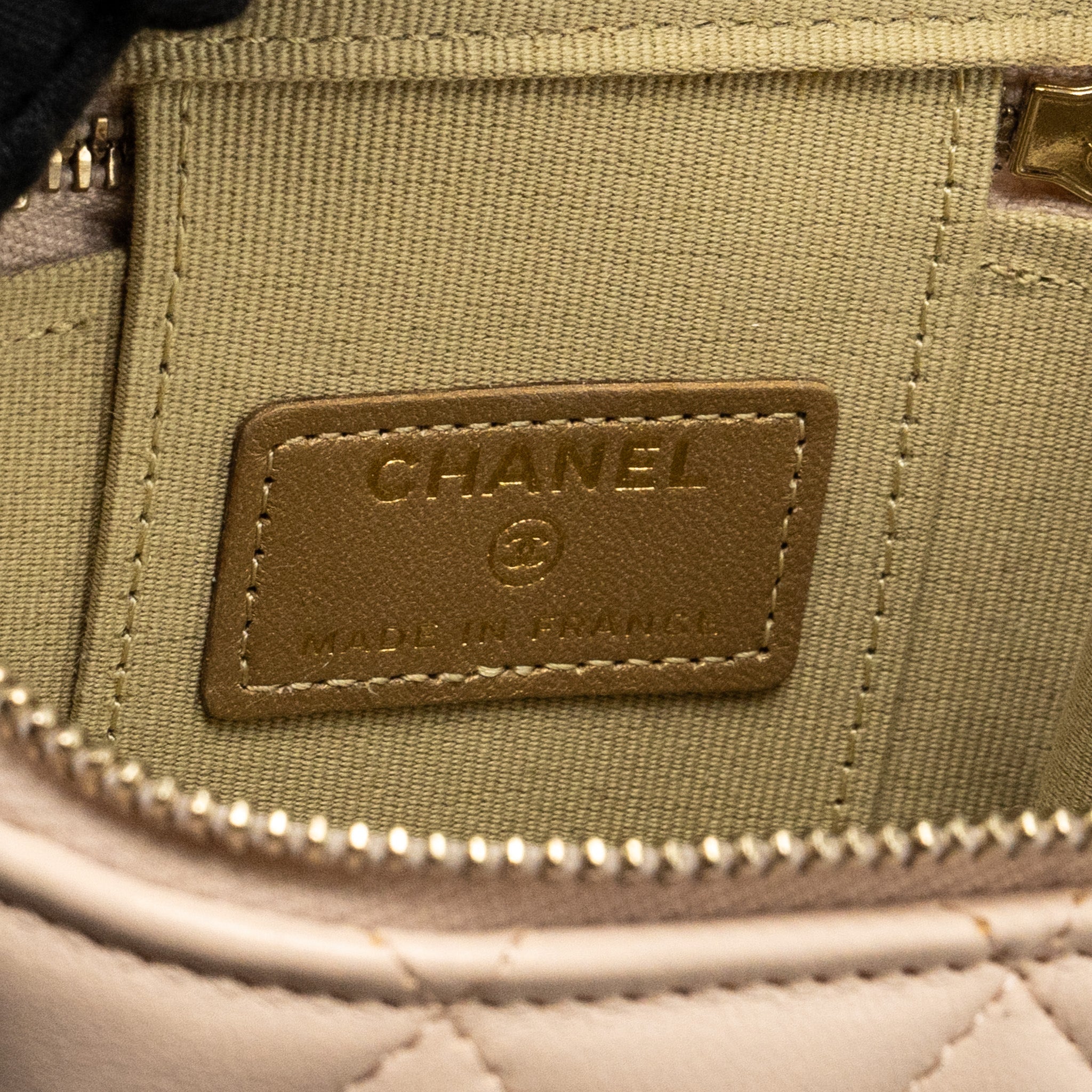 CHANEL PEARL CRUSH MINI VANITY WITH CHAIN LAMBSKIN LIGHT BEIGE GHW