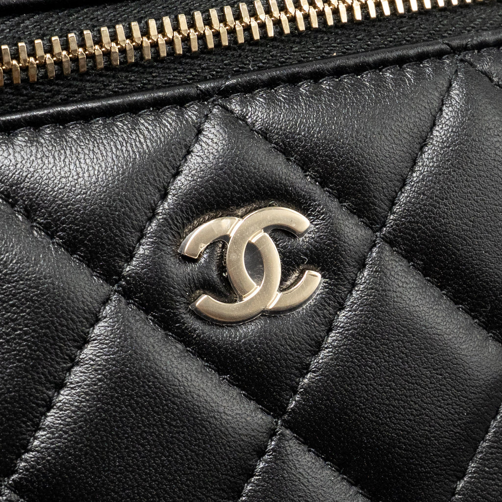 CHANEL 25B CC TOP HANDLE VANITY WITH CHAIN LAMBSKIN BLACK LGHW (MICROCHIP)