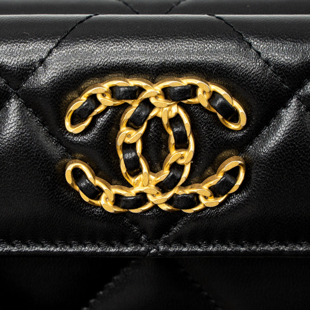 CHANEL 19 FLAP COMPACT WALLET LAMBSKIN BLACK GHW (MICROCHIP)