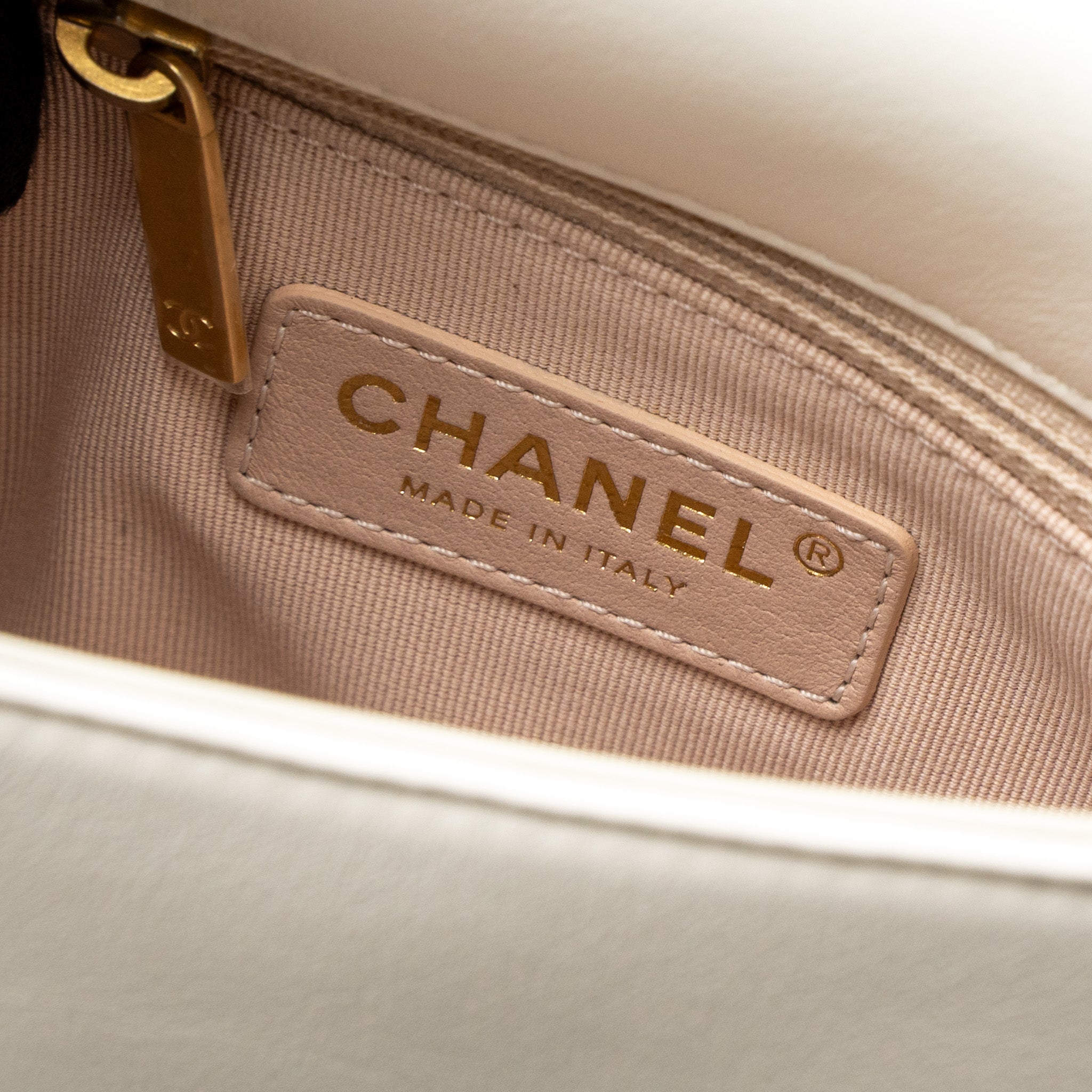 CHANEL FLAP BAG WITH DETAILED CC LOGO CALFSKIN WHITE BRUSHED GHW