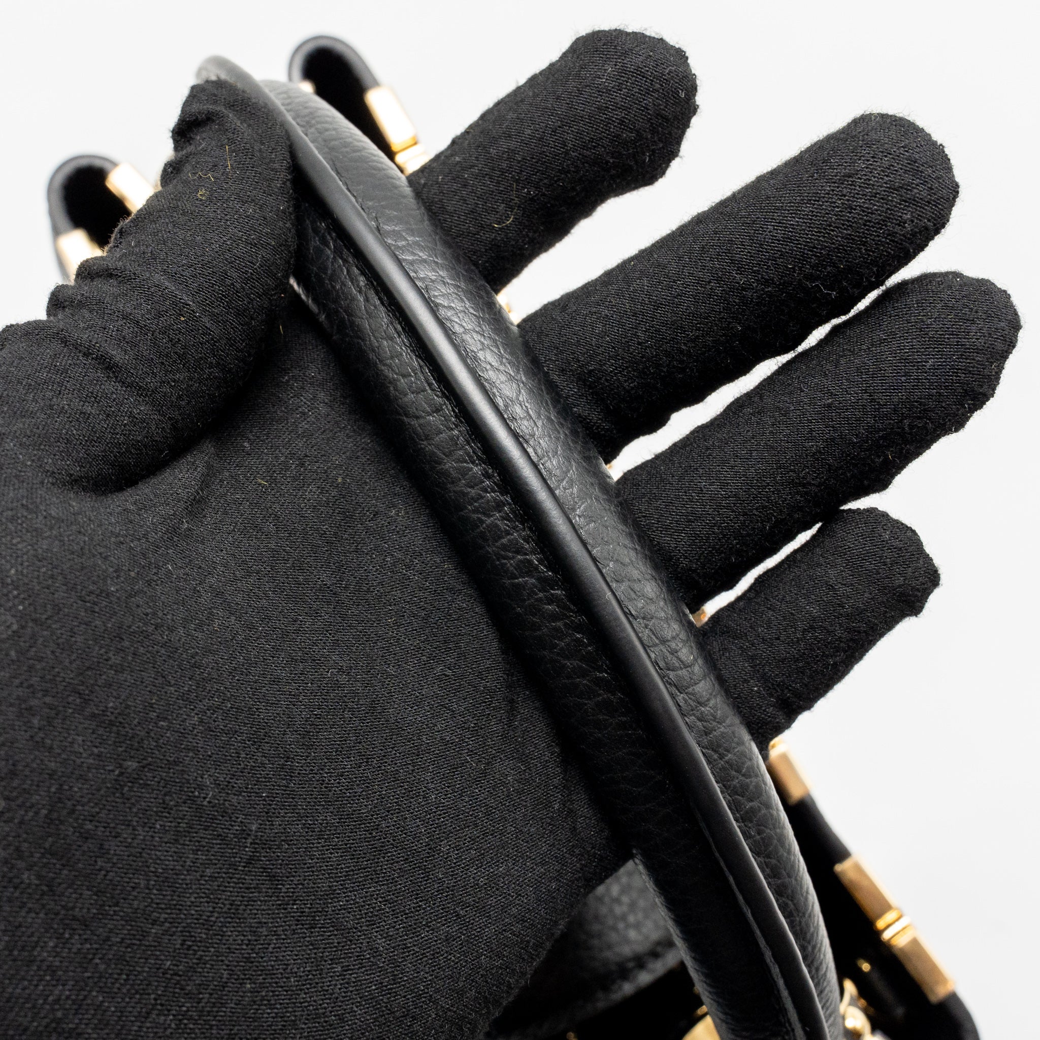 LOUIS VUITTON CAPUCINES MM TAURILLON LEATHER BLACK GHW