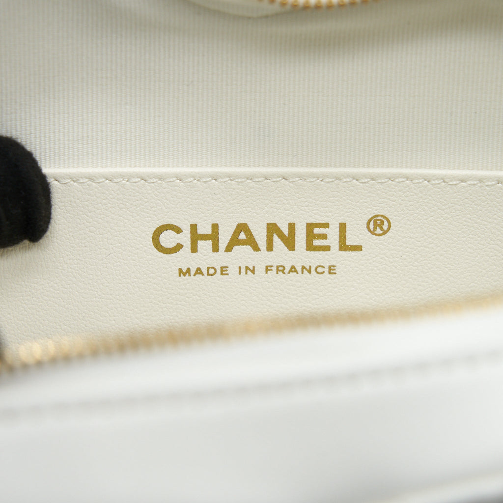 CHANEL 22S HEART BAG LAMBSKIN WHITE LGHW (MICROCHIP)