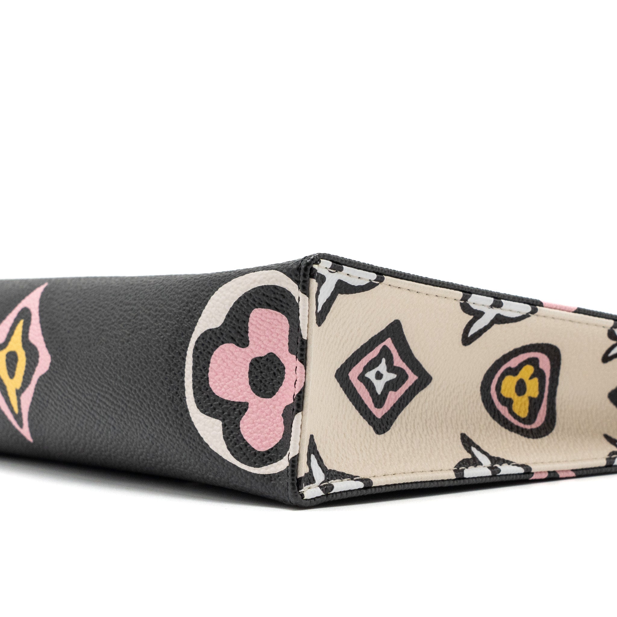 LOUIS VUITTON WILD AT HEART TOILETRY POCHETTE CANVAS BLACK / WHITE/ PINK GHW