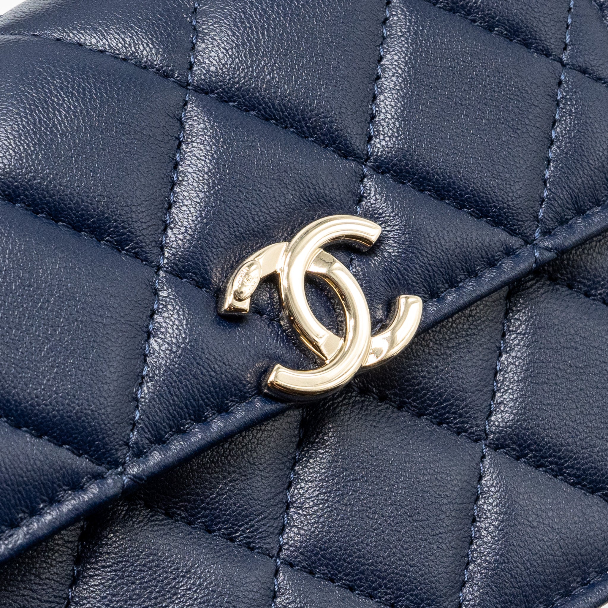 CHANEL TOP HANDLE MINI FLAP CLUTCH LAMBSKIN NAVY LGHW (MICROCHIP)