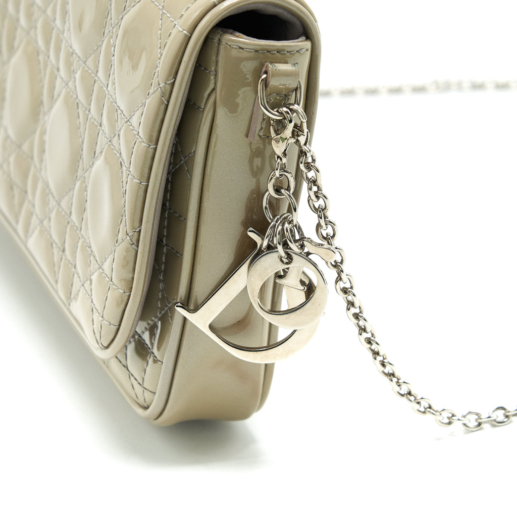 DIOR PATENT LEATHER WALLET ON CHAIN LIGHT GREY
