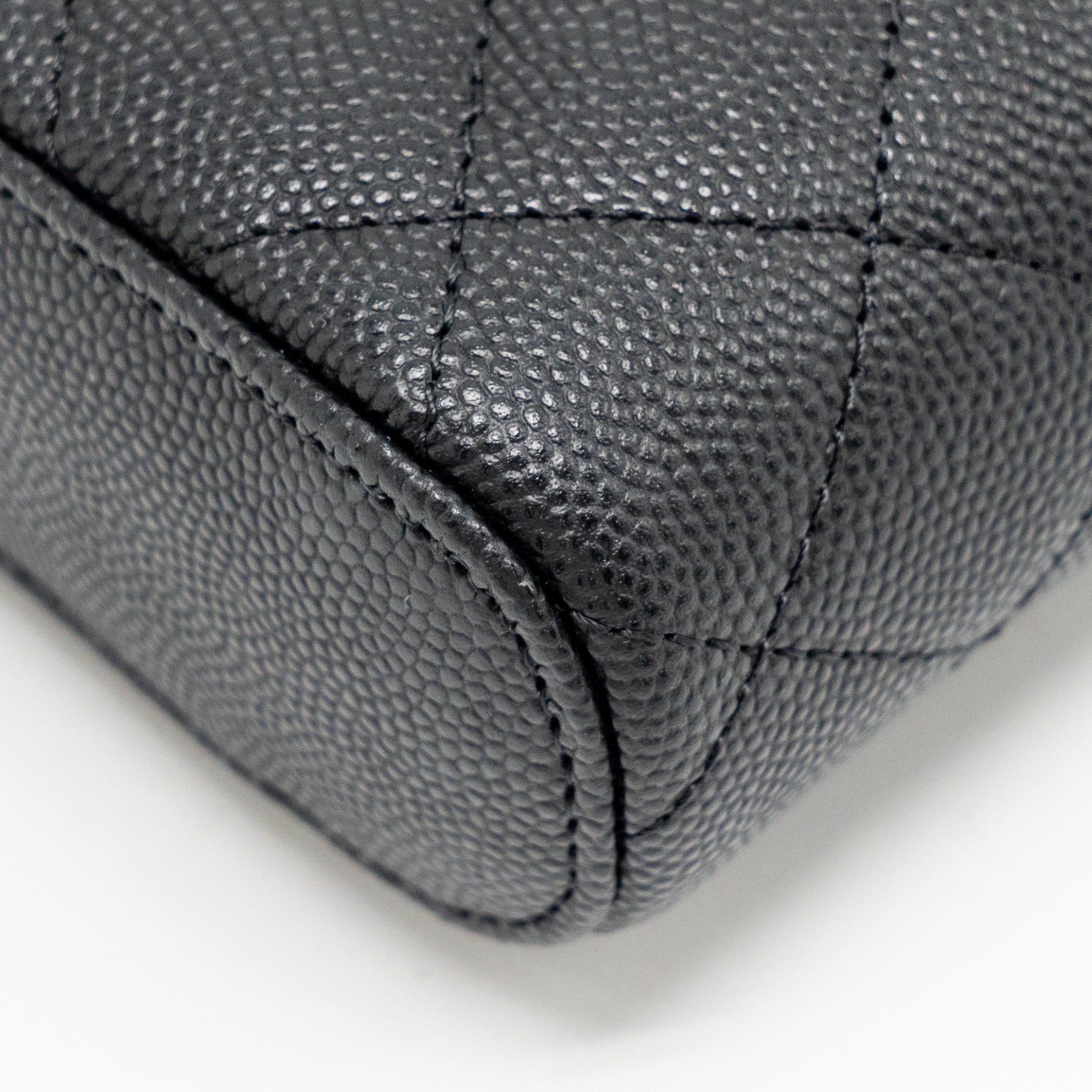 CHANEL MINI VANITY CASE WITH CHAIN CAVIAR BLACK LGHW(MICROCHIP)