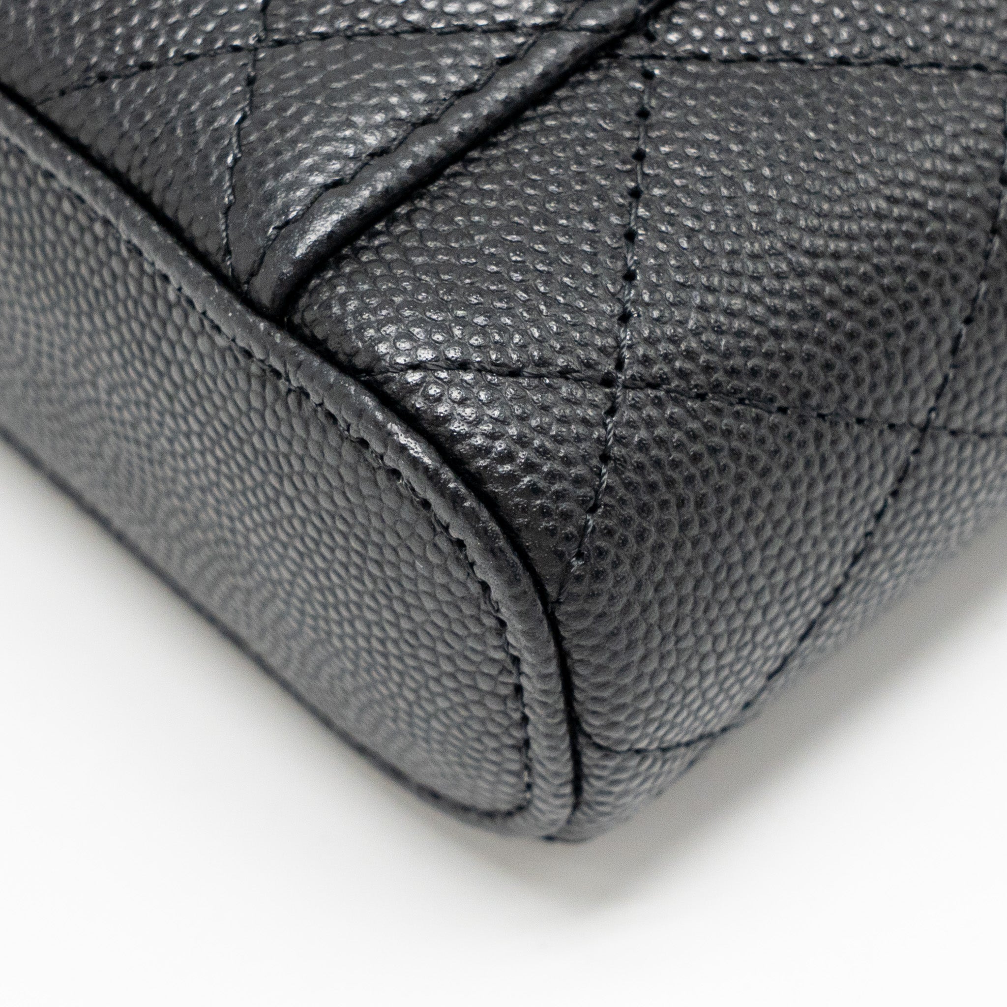 CHANEL MINI VANITY CASE WITH CHAIN CAVIAR BLACK LGHW(MICROCHIP)