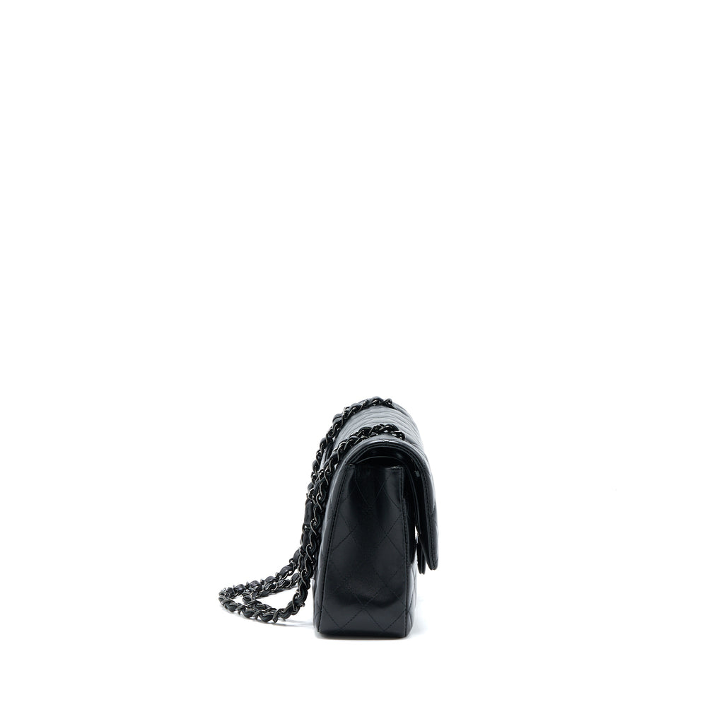 CHANEL MEDIUM CLASSIC DOUBLE FLAP BAG LAMBSKIN SO BLACK WITH BLACK HARDWARE (MICROCHIP)