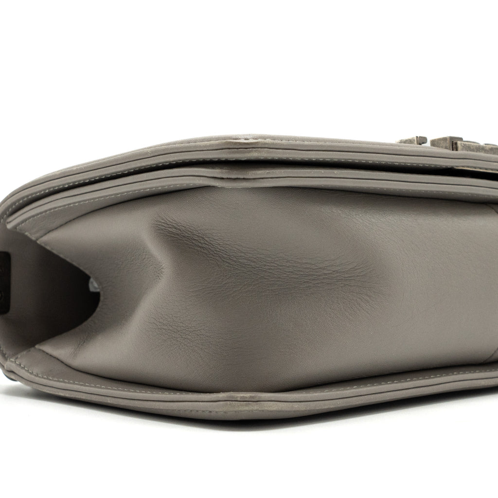 CHANEL MEDIUM BOY BAG CALFSKIN GREY RUTHENIUM SILVER HARDWARE