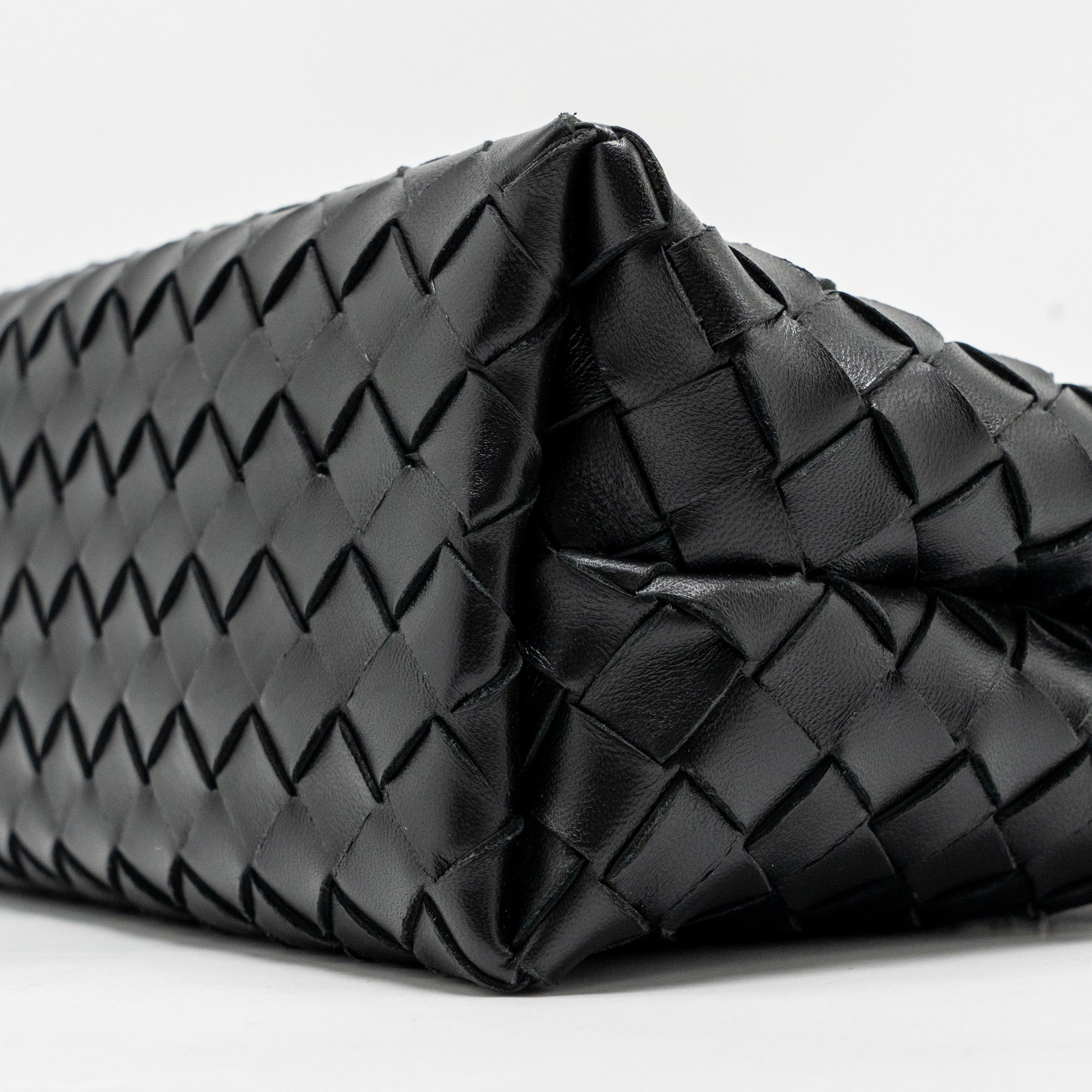 BOTTEGA VENETA SMALL ANDIAMO BAG LAMBSKIN BLACK GHW