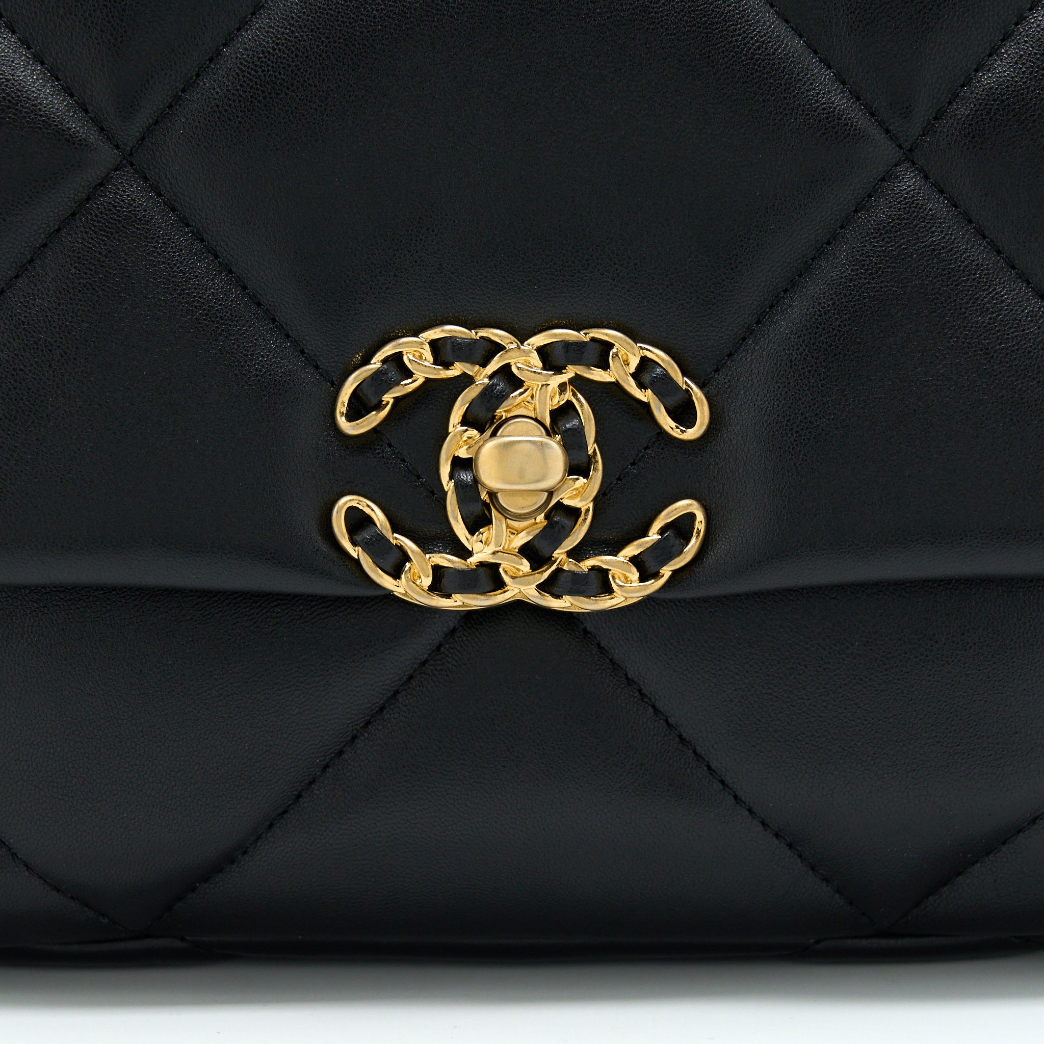CHANEL SMALL 19 BAG LAMBSKIN BLACK MULTICOLOUR HARDWARE (MICROCHIP)