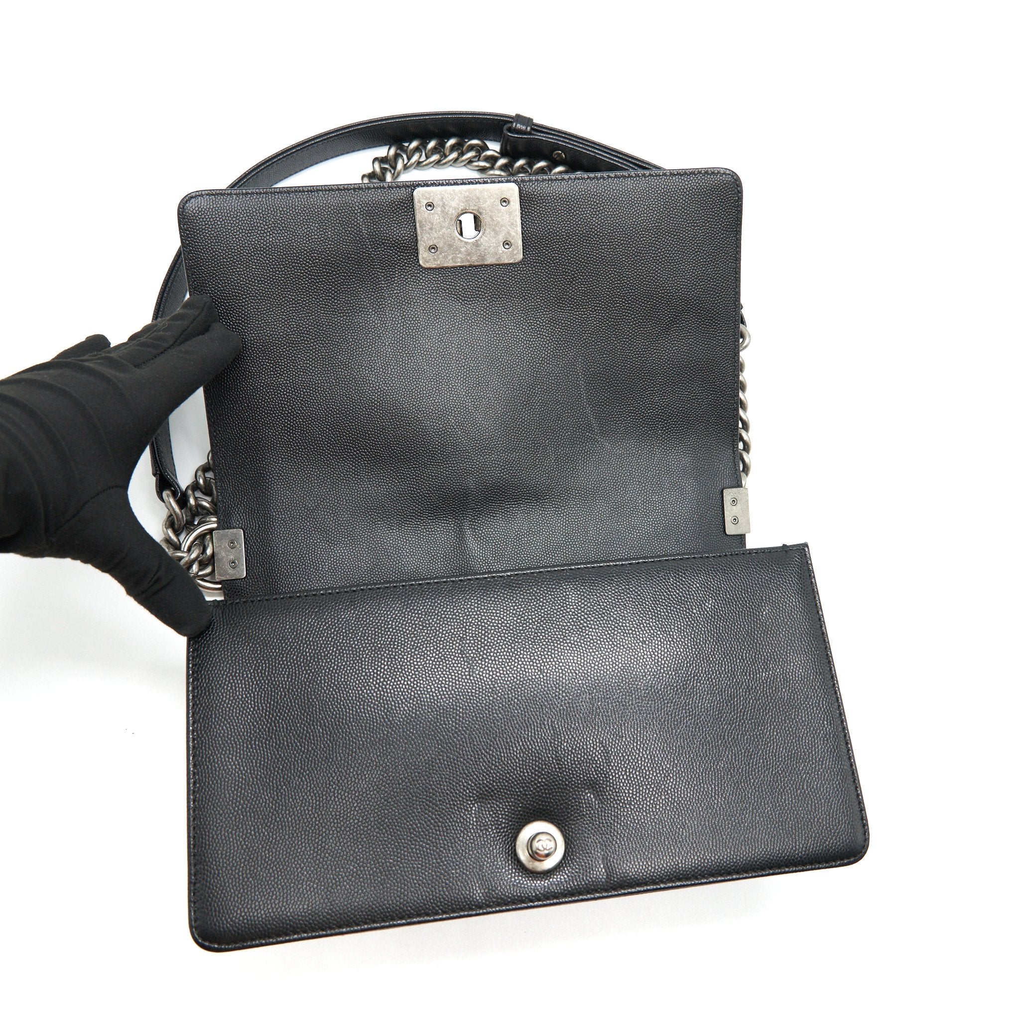 CHANEL MEDIUM BOY CHANEL BAG CAVIAR BLACK RUTHENIUM HARDWARE