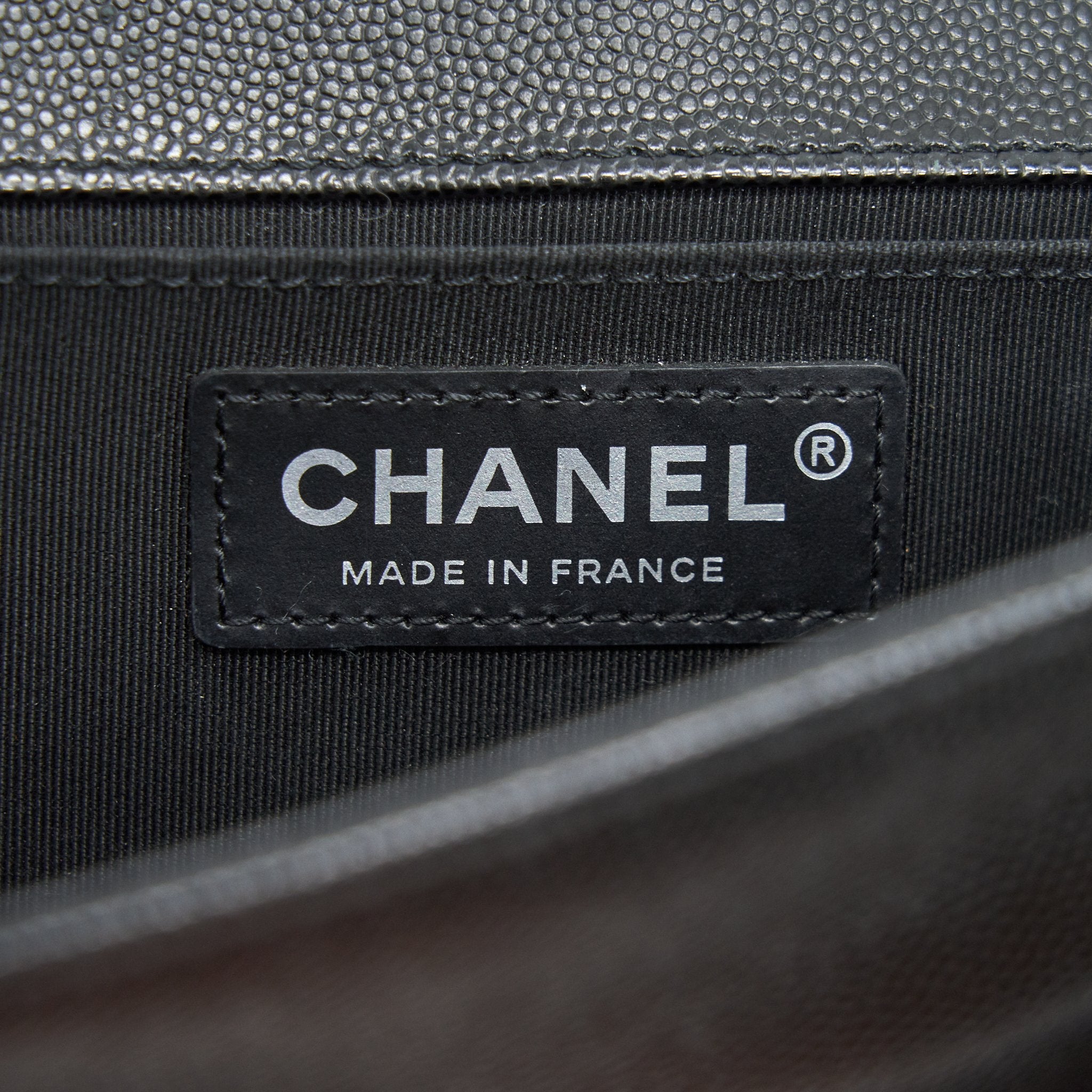 CHANEL MEDIUM BOY CHANEL BAG CAVIAR BLACK RUTHENIUM HARDWARE